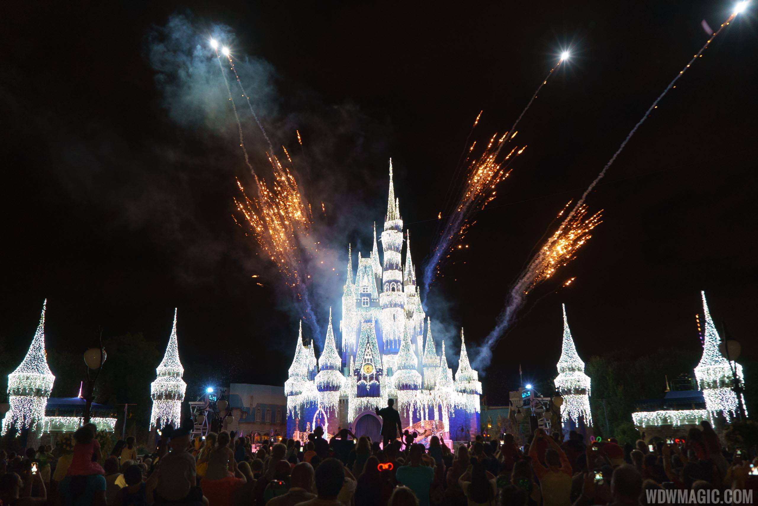 PHOTOS - A look at the newly extended Cinderella Castle dreamlights at the Magic Kingdom