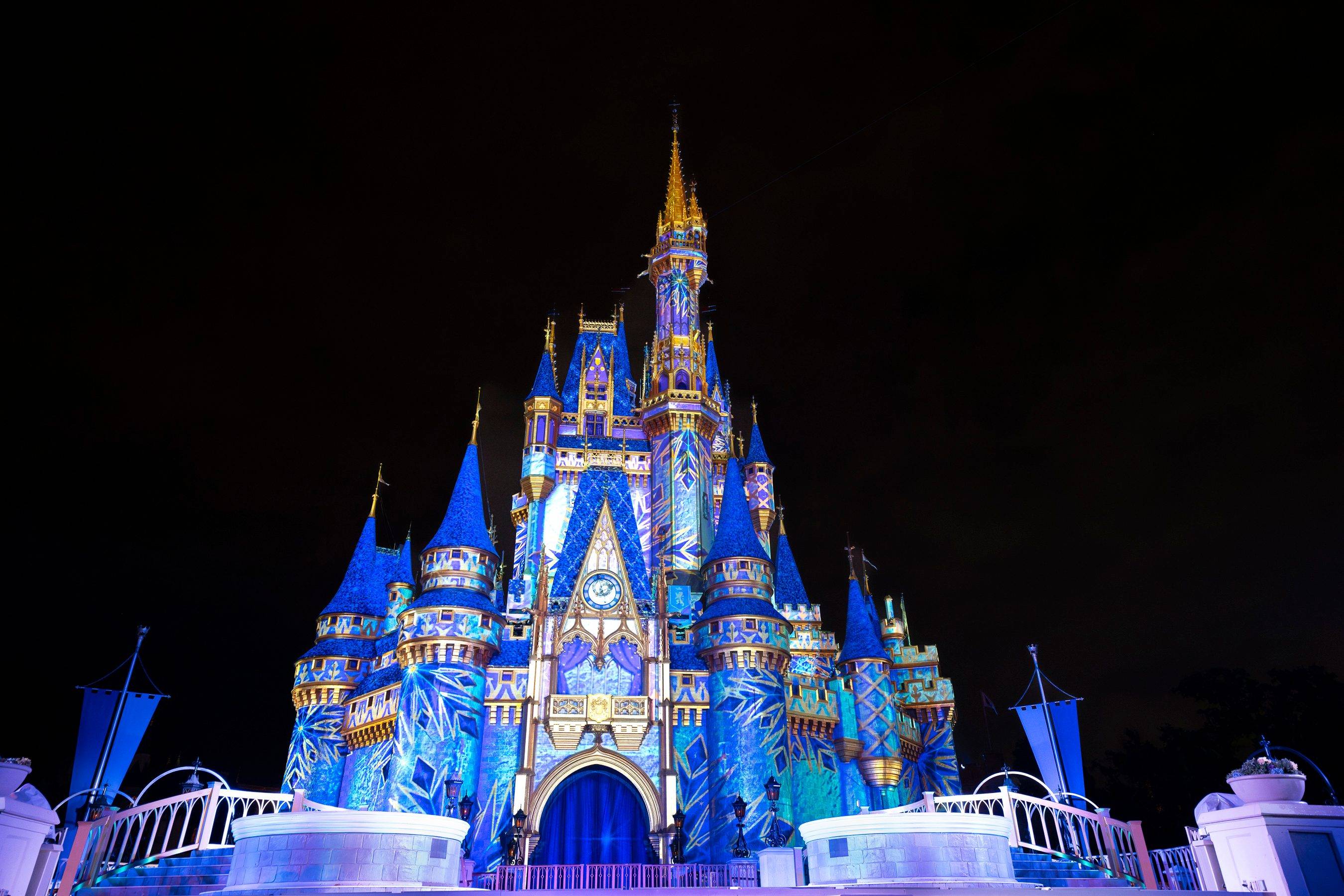 'A Frozen Holiday Wish' Castle Dreamlights installation begins