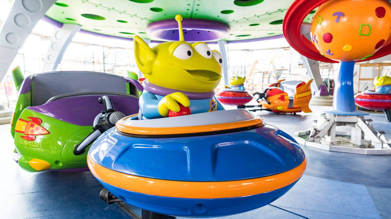 PHOTO - First look inside Alien Swirling Saucers in the upcoming Toy Story Land