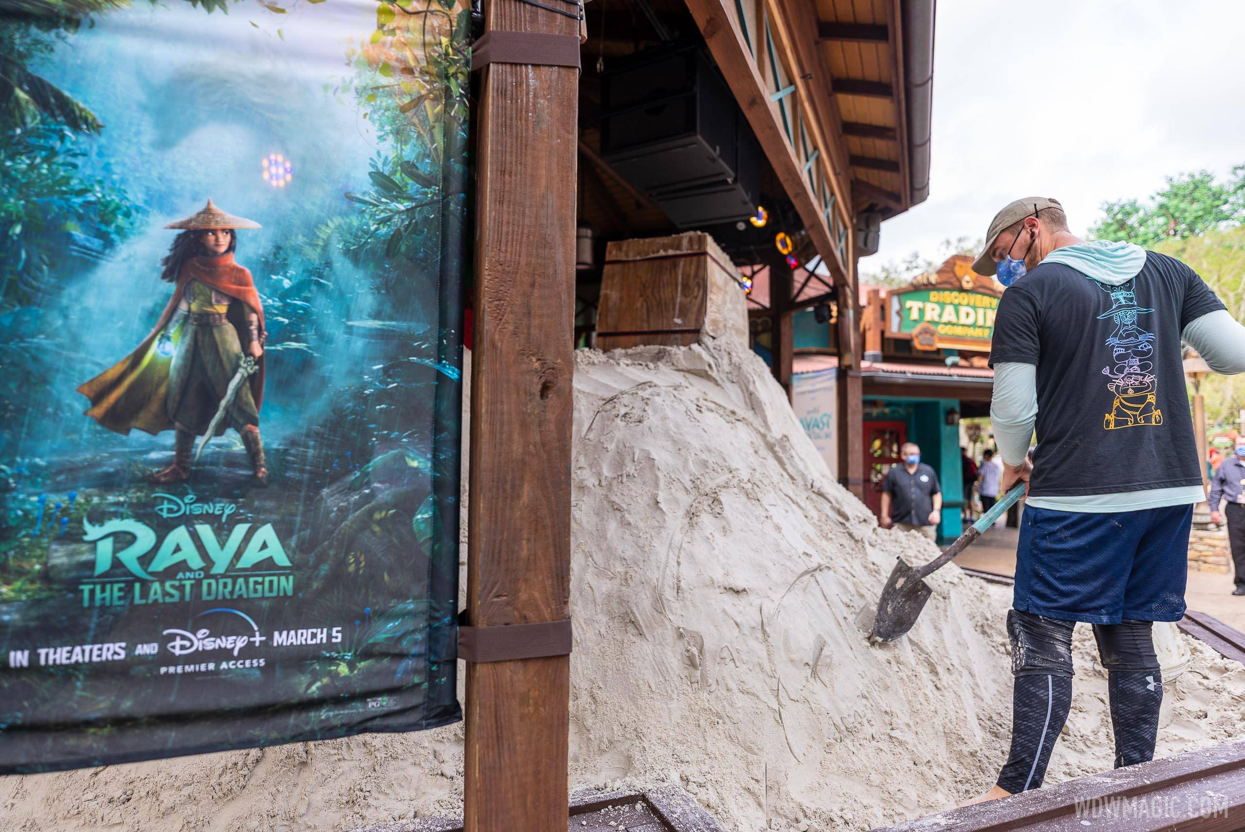PHOTOS - Artists begin the 'Raya and the Last Dragon' sand sculpture at Disney's Animal Kingdom