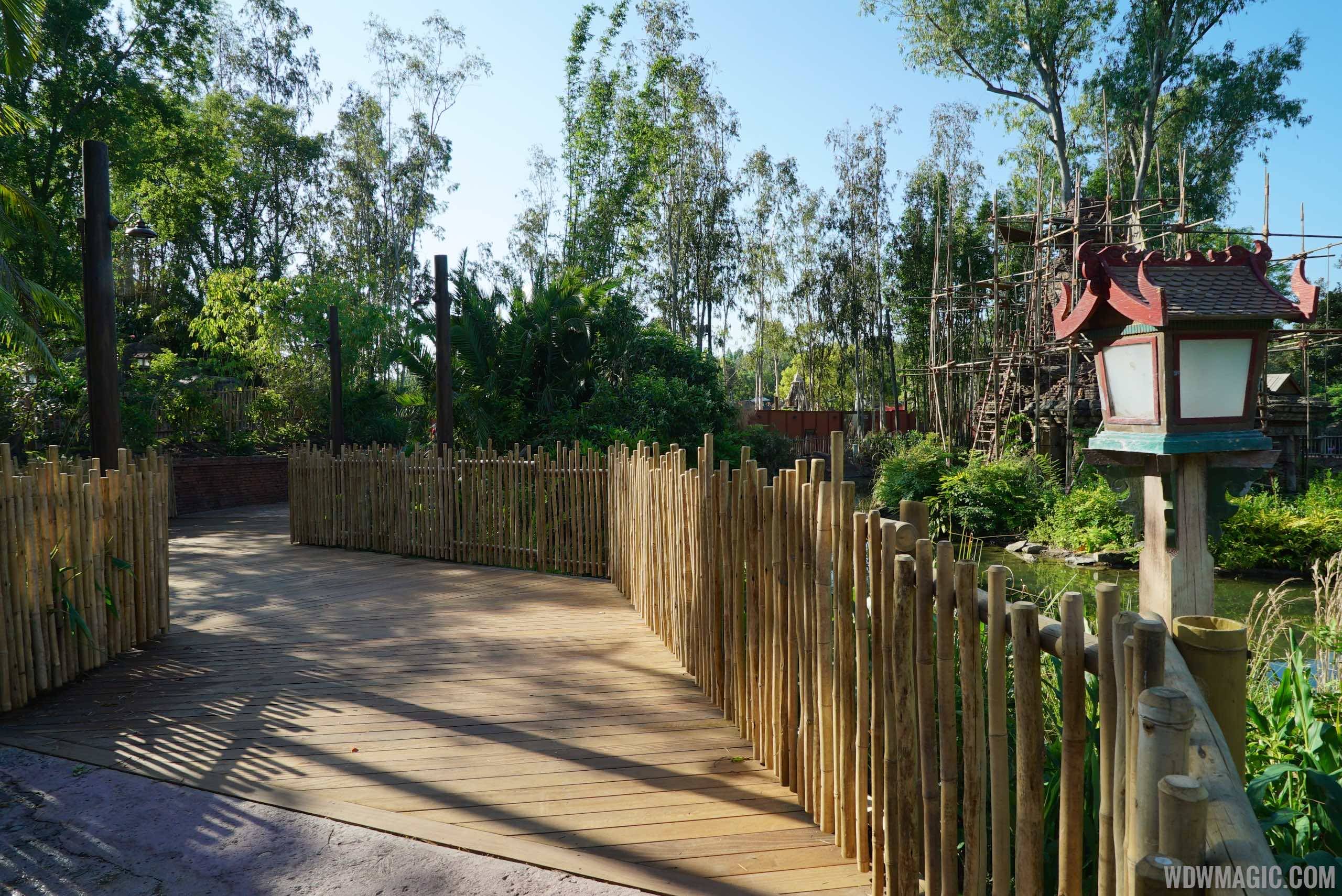 New Asia walkway - Waking from Kali Rapids towards Everest
