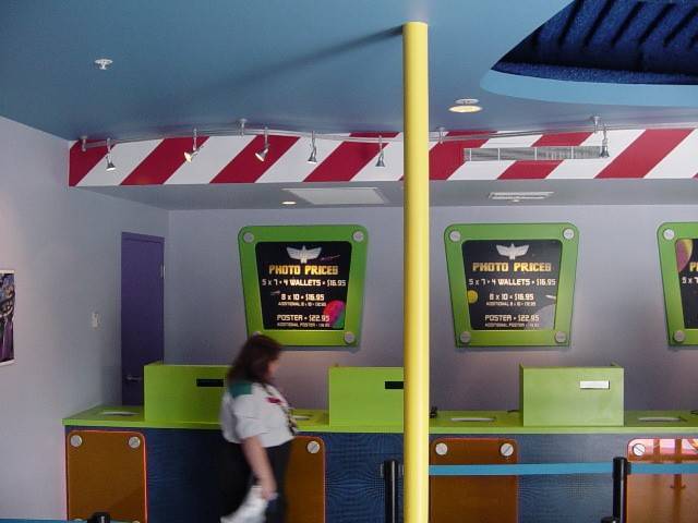Buzz Lightyears Space Ranger Spin gift shop now complete - Photo 3
