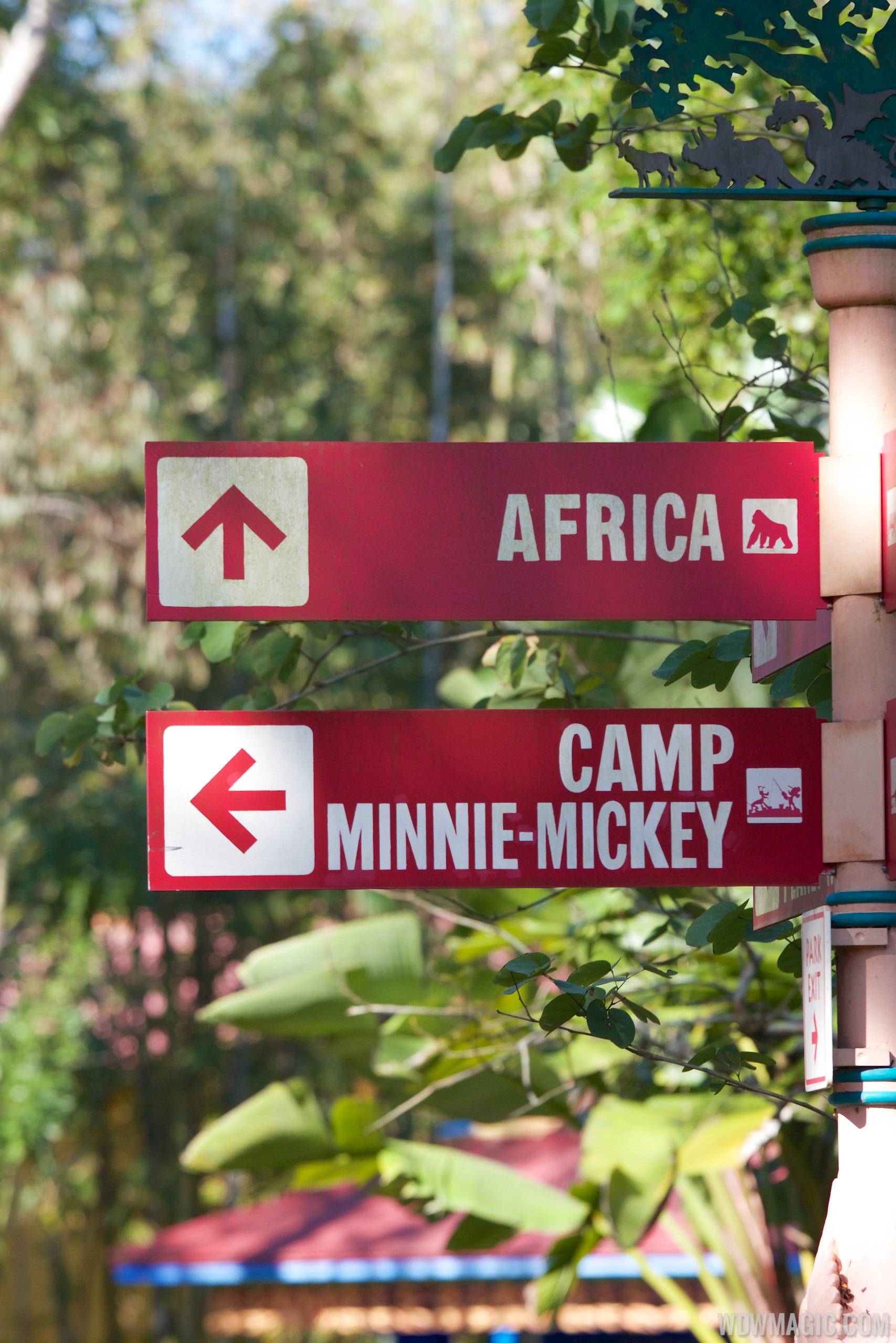 Camp Minnie-Mickey - In-park directional signage