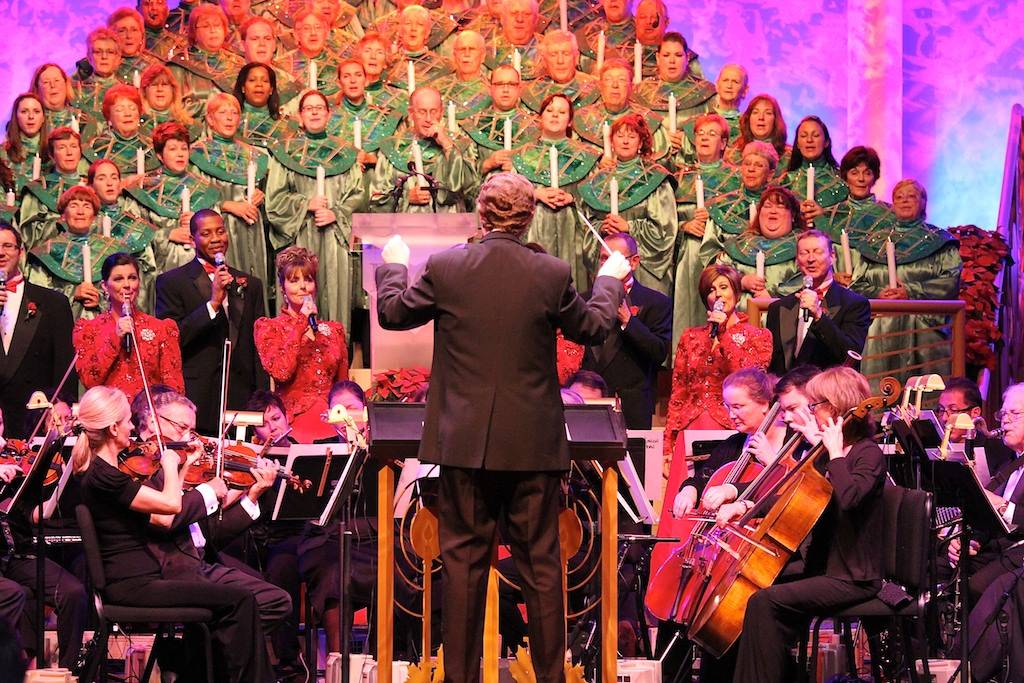 Photos - Candlelight Processional with guest narrator John O'Hurley