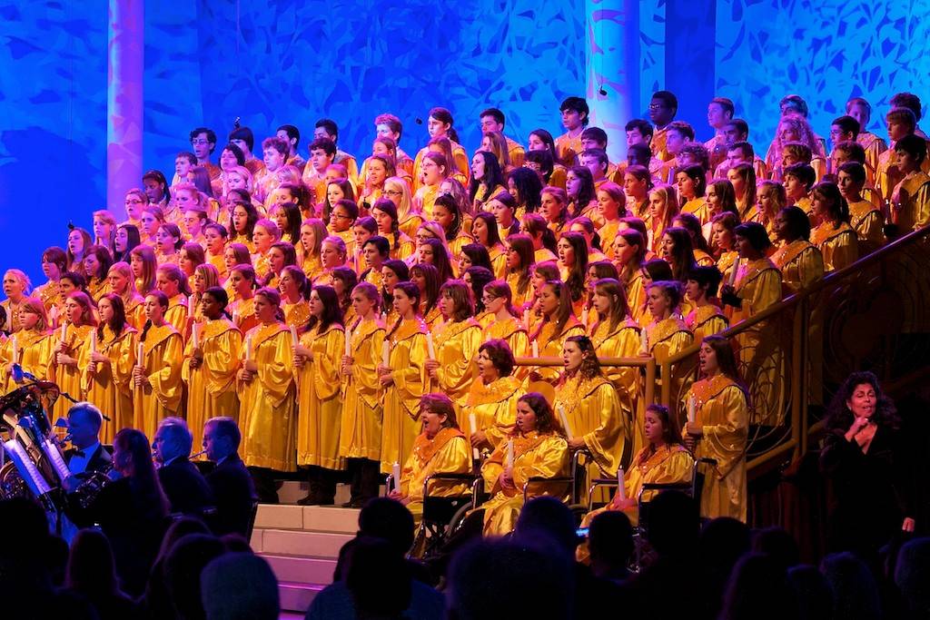 PHOTOS - Edward James Olmos at the Candlelight Processional