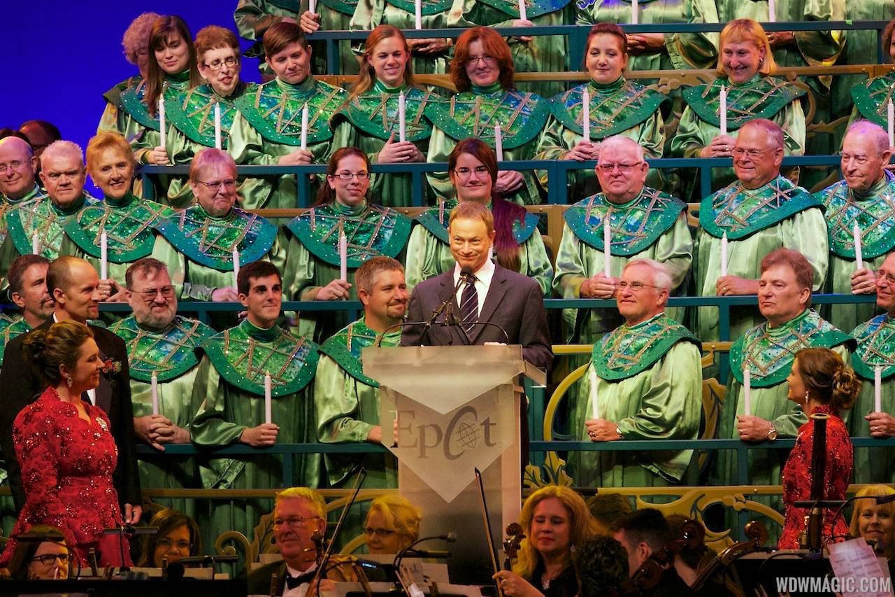 PHOTOS - Gary Sinise appears as celebrity narrator at this year's Candlelight Processional