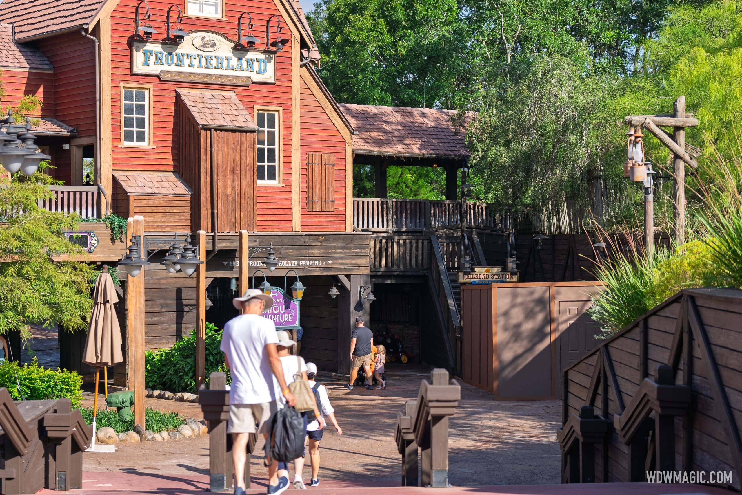 Frontierland Railroad Station closed