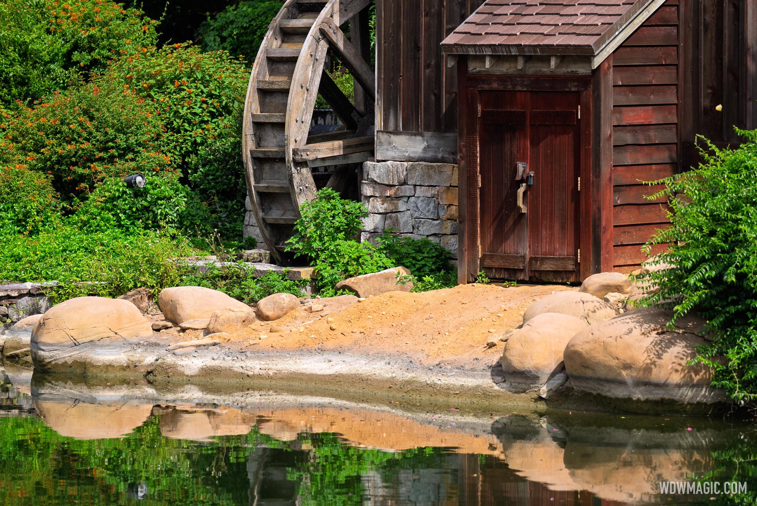 Frontierland Construction Walls - July 14, 2025