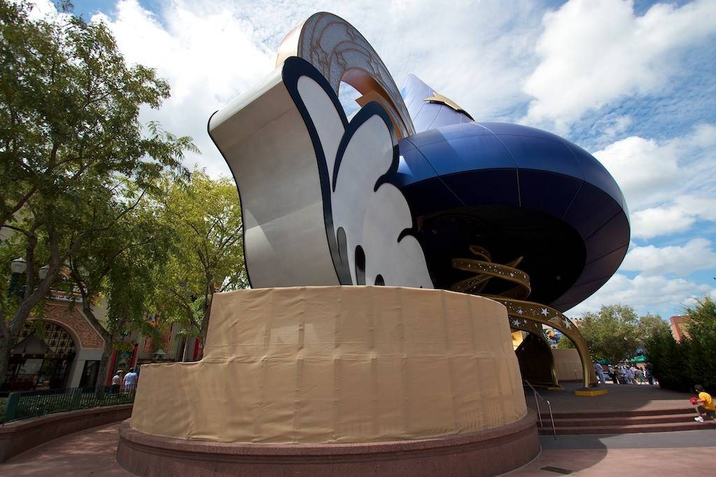 More construction around the Studios Sorcerer hat icon for new meet and greets