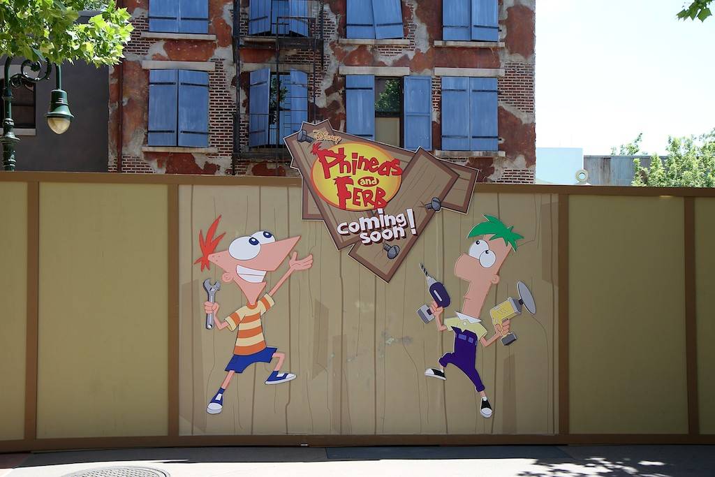 Phineas and Ferb meet and greet construction