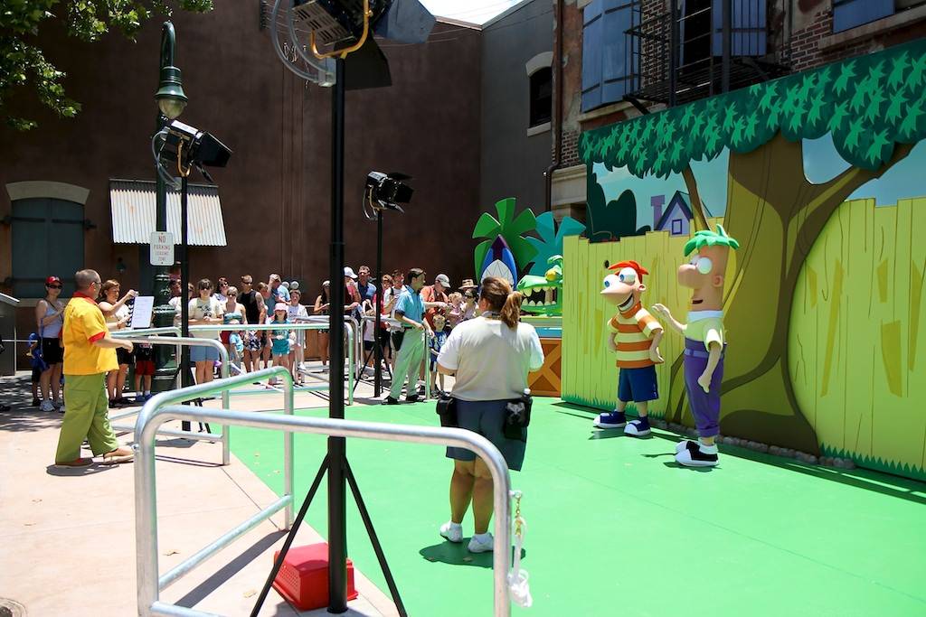 PHOTOS - Phineas and Ferb meet and greet now open