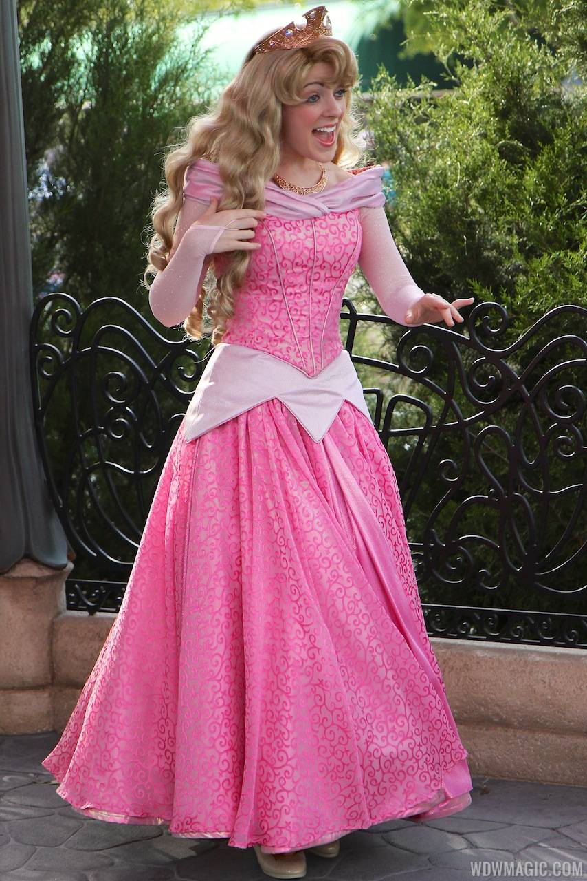 PHOTOS - Princess Aurora gets a makeover for her meet and greet appearances
