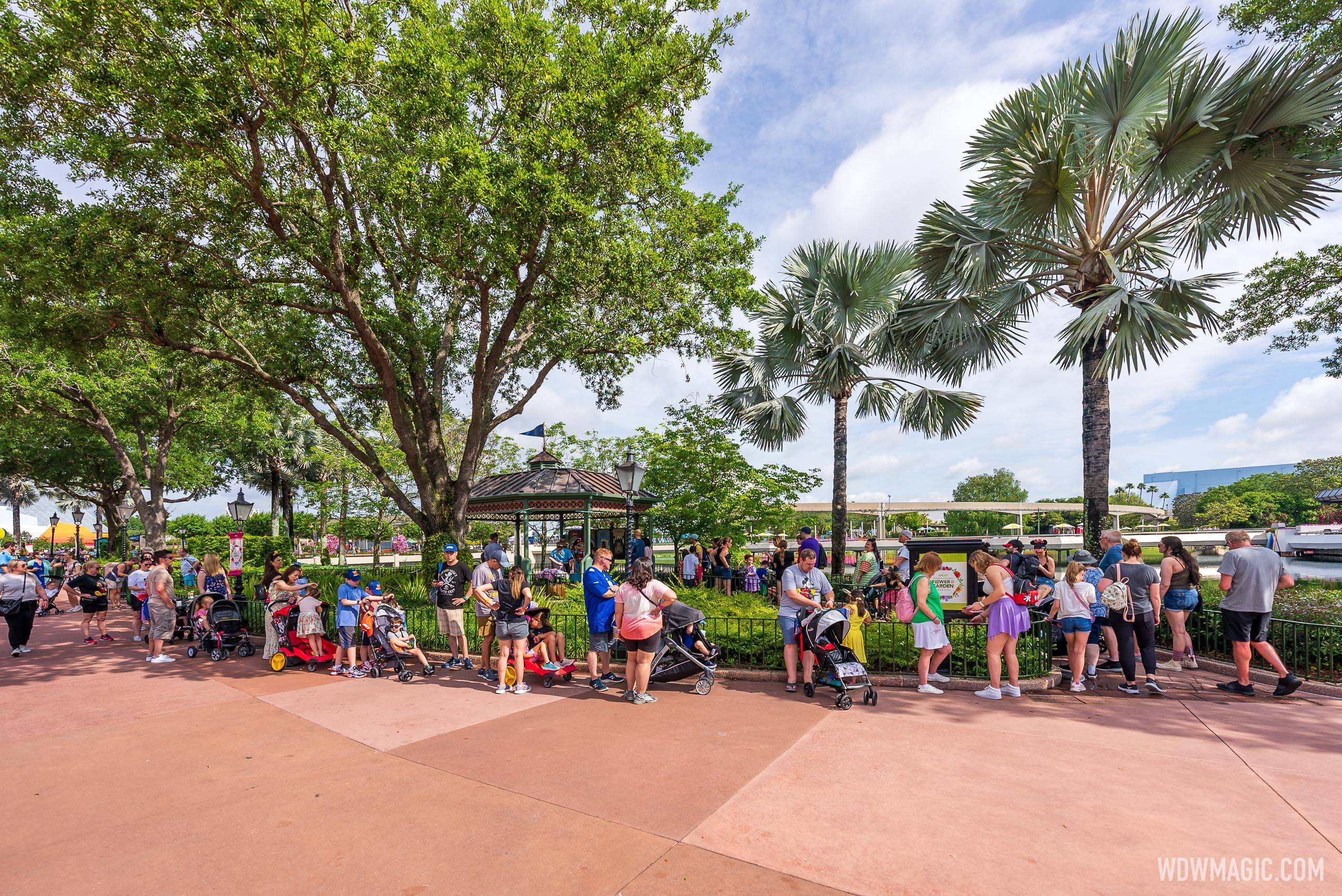 Line for meeting Minnie Mouse