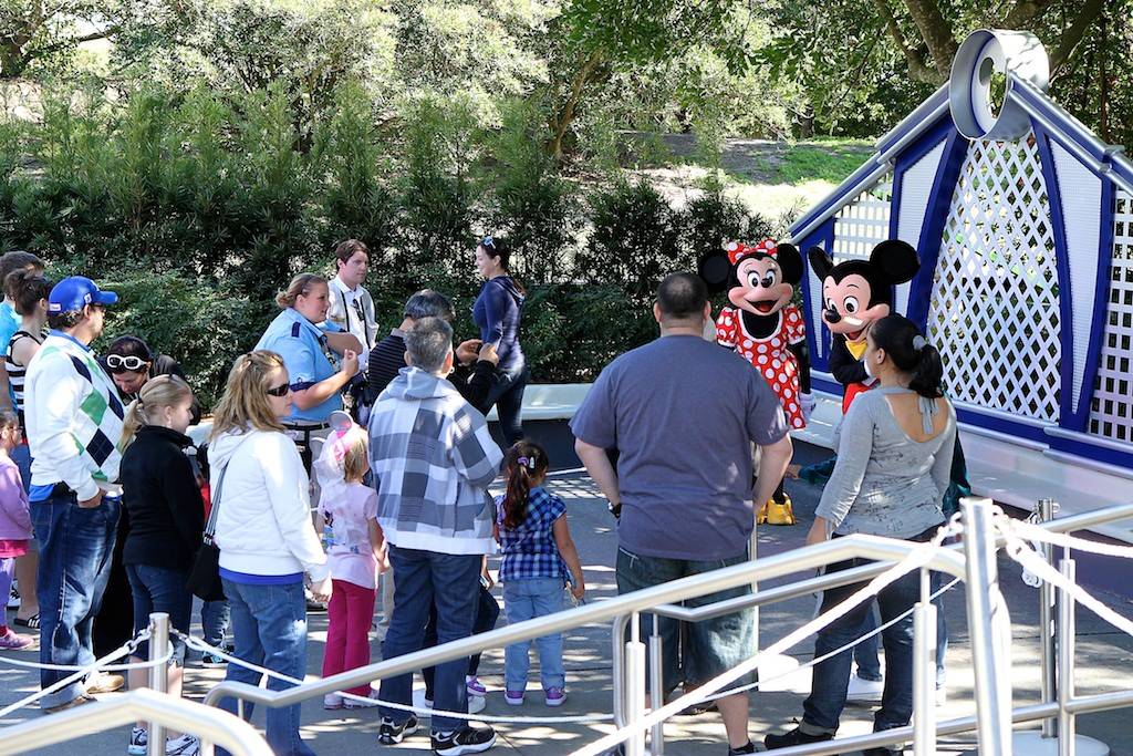 PHOTOS - New Mickey Mouse meet and greet locations in Tomorrowland, Liberty Square and Frontierland