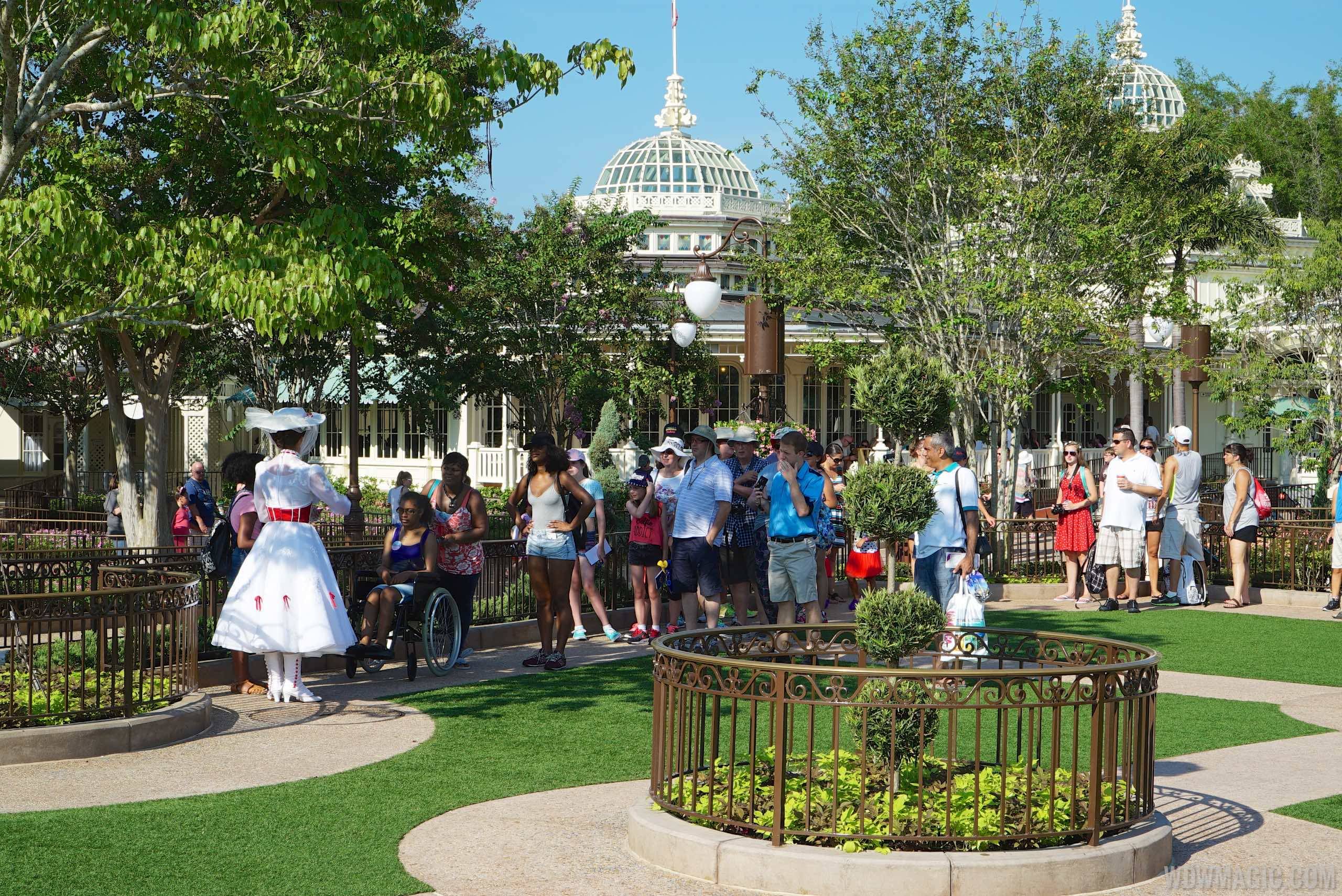 Mary Poppins Plaza Gardens West meet and greet