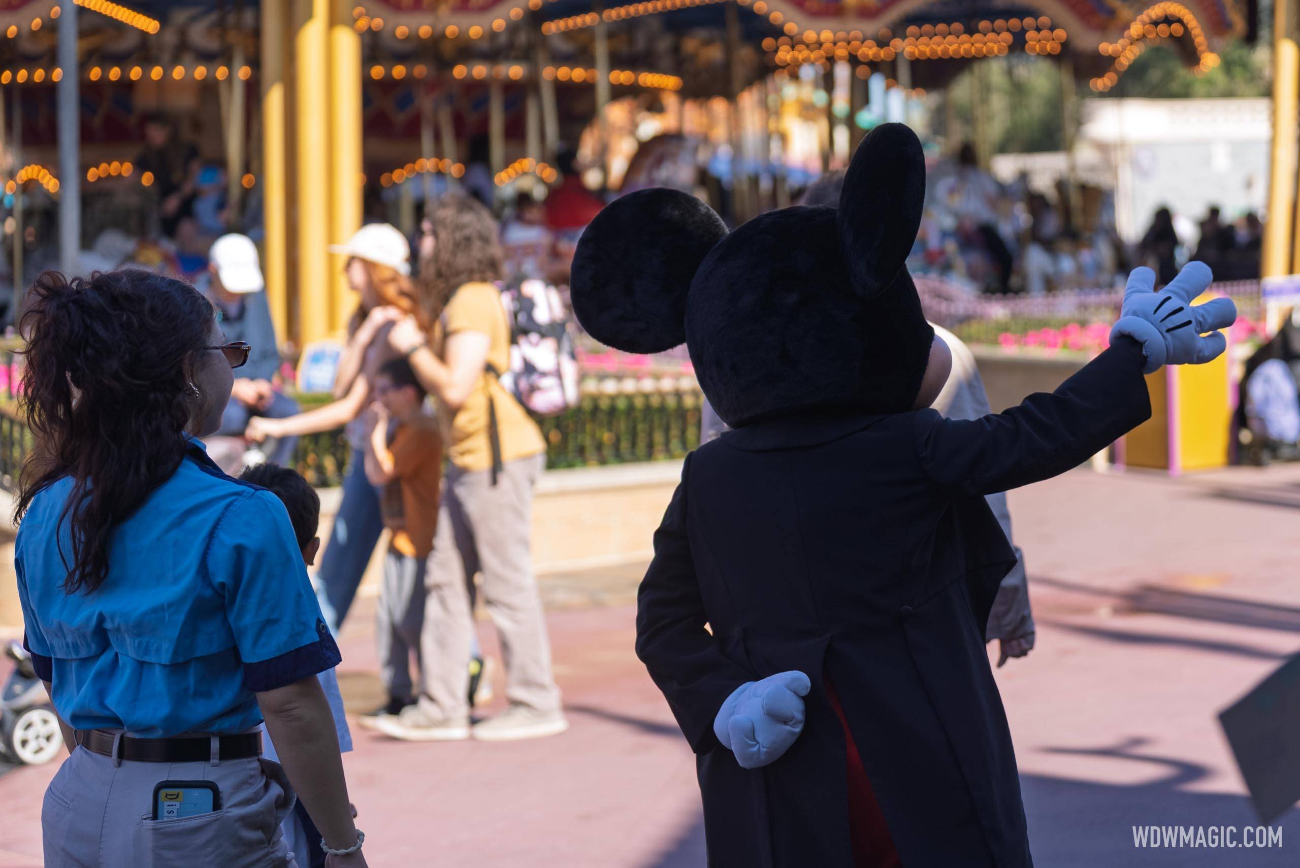 Mickey and Friends Surprise Walk-Around Appearances at Magic Kingdom