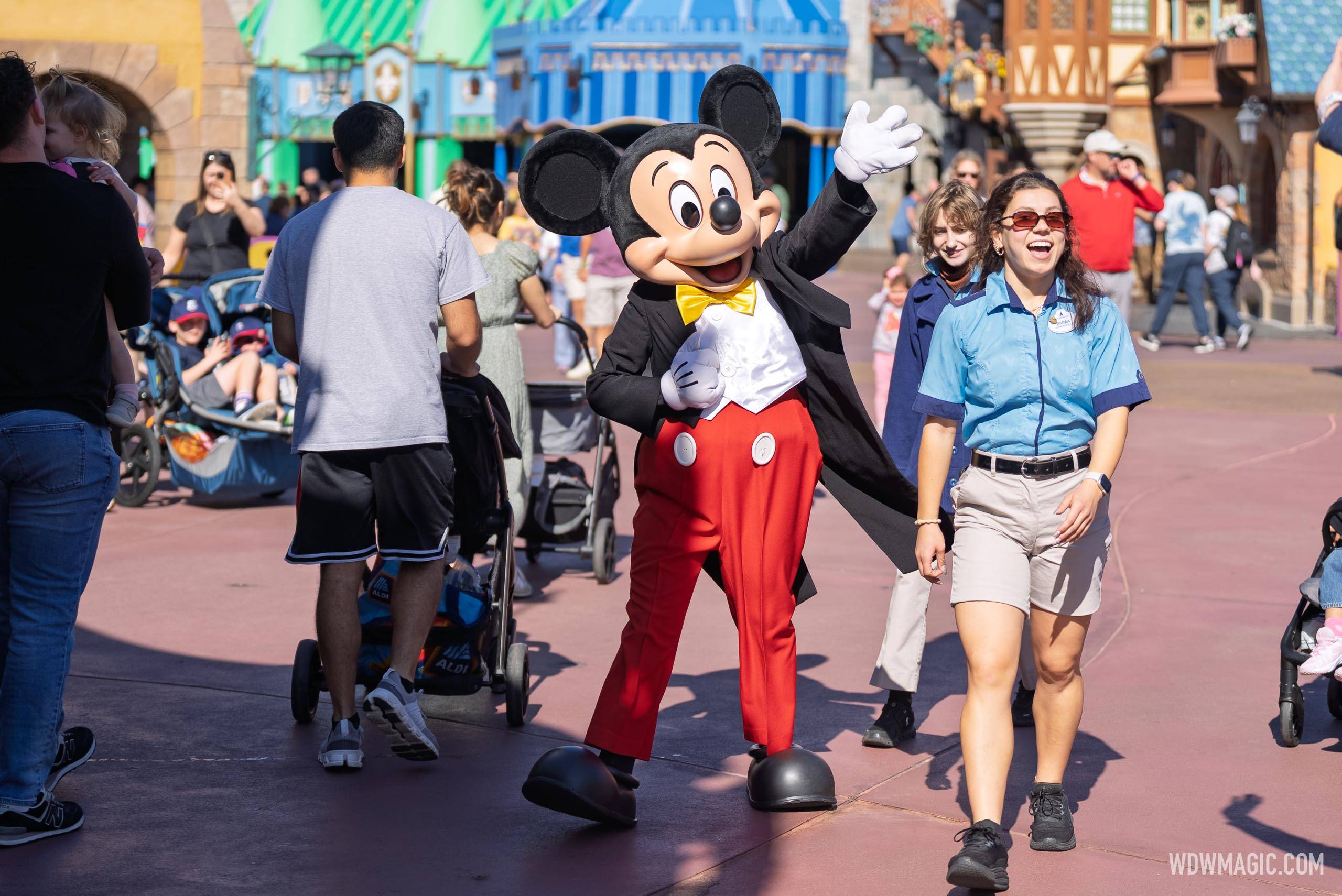 Mickey and Friends Surprise Walk-Around Appearances at Magic Kingdom