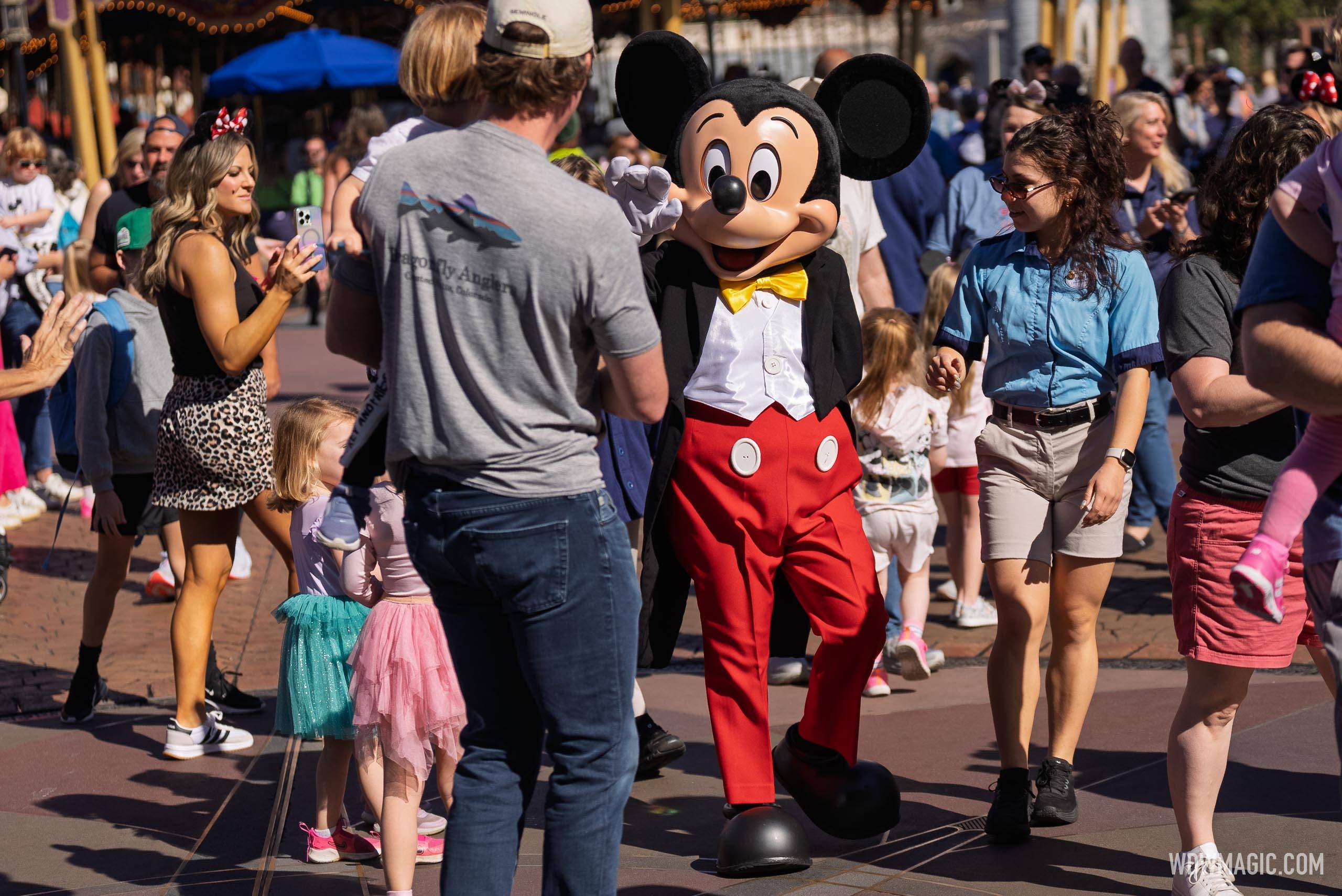 Mickey and Friends Surprise Walk-Around Appearances at Magic Kingdom