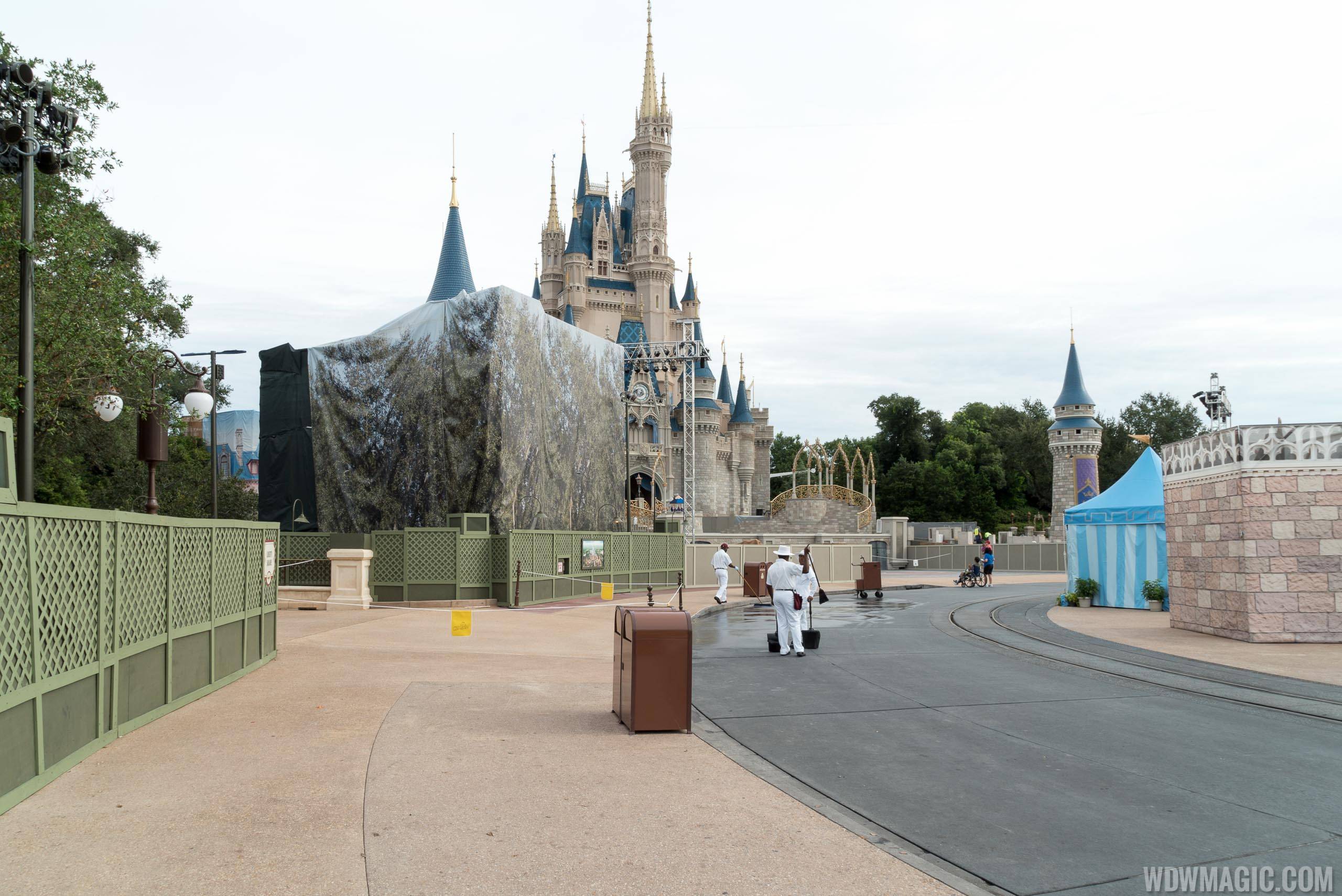 PHOTOS - Updated look at the Cinderella Castle forecourt construction
