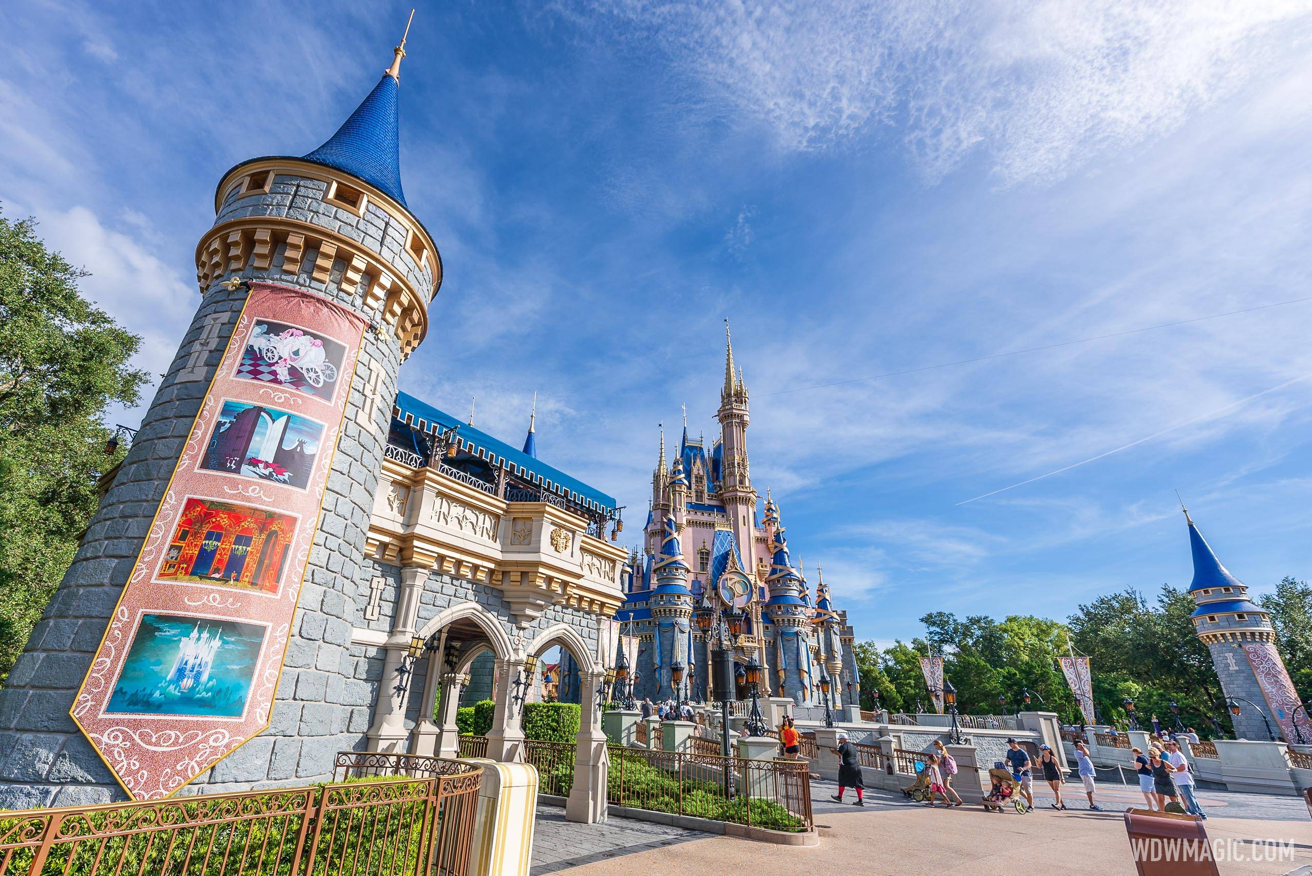 Cinderella Castle MagicBand 2 – Walt Disney World 50th Anniversary