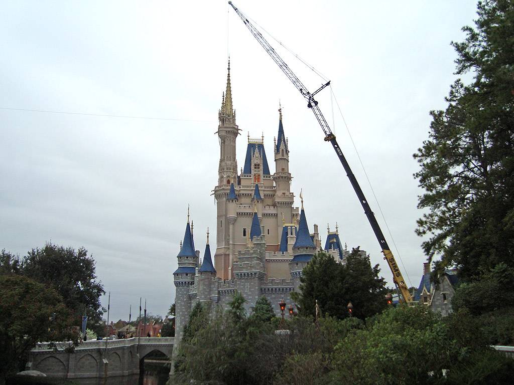 Crane onsite removing the Castle Dream Lights