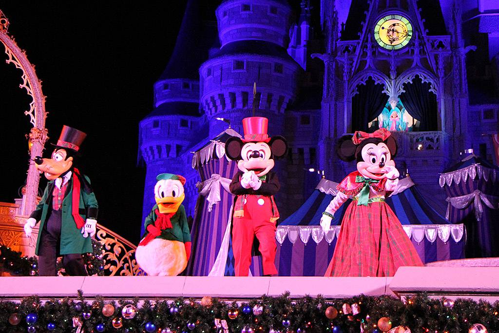 Cinderella's Holiday Wish featuring the Castle Dreamlights starts tonight