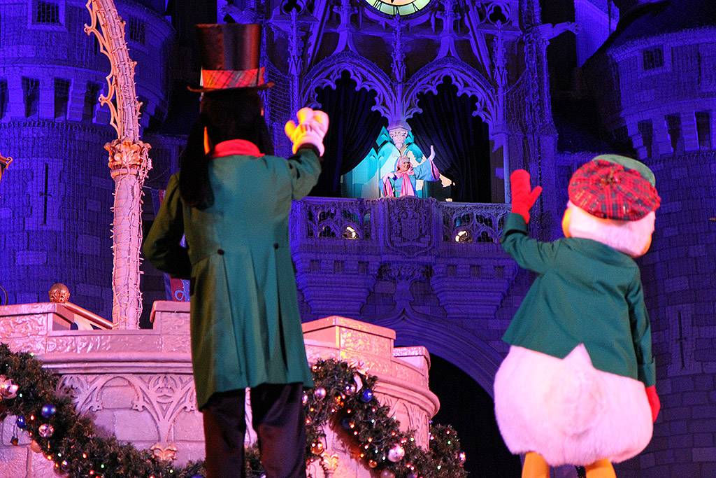 VIDEO - A look at last night's first 2011 performance of the castle dream lights in 'Cinderella's Holiday Wish'