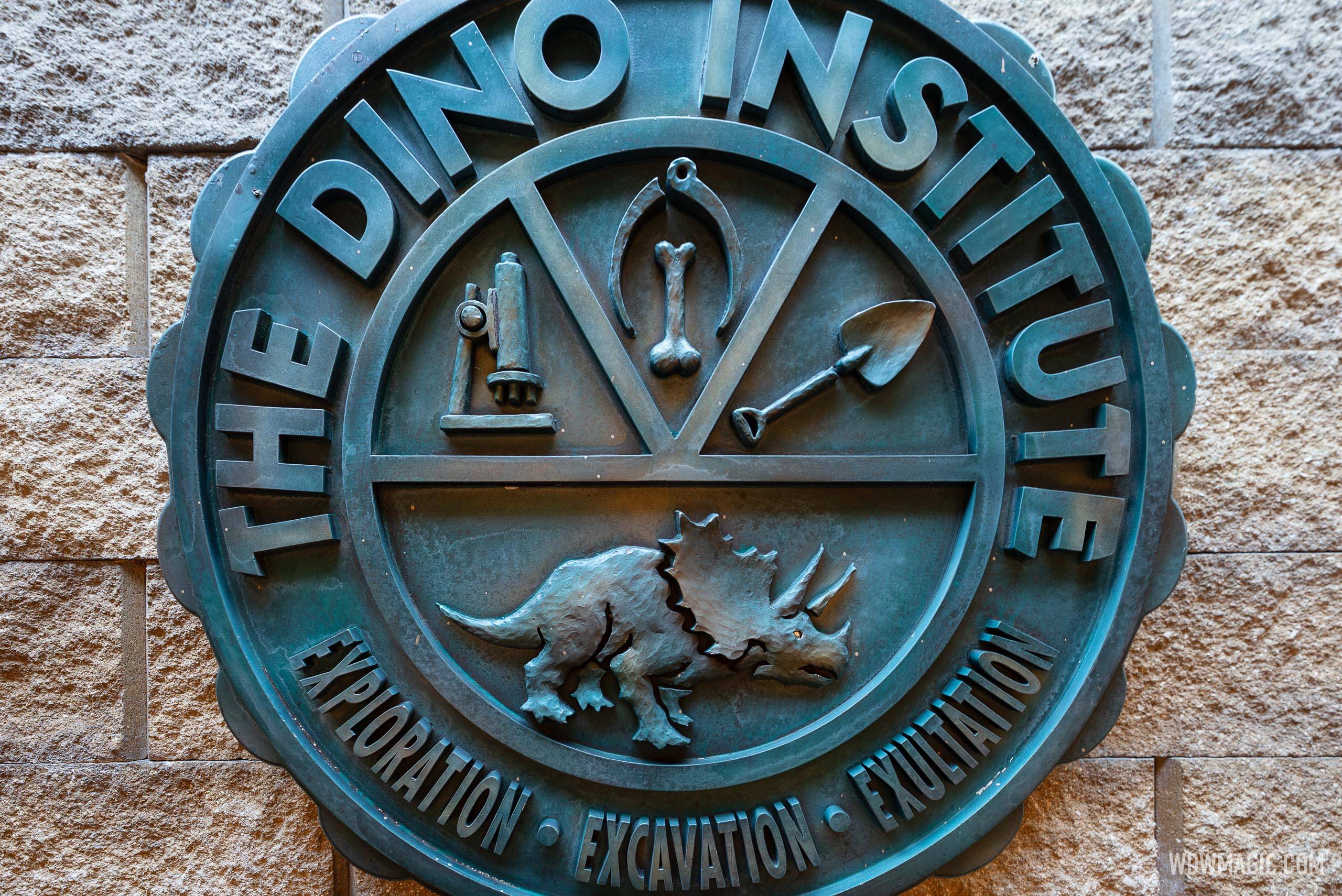 Dinosaur 2026 - Exterior, Queue and Ride