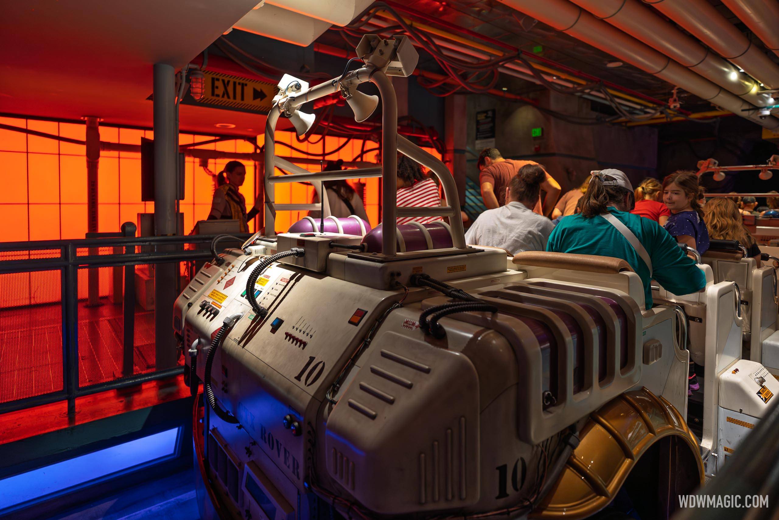 Dinosaur 2026 - Exterior, Queue and Ride