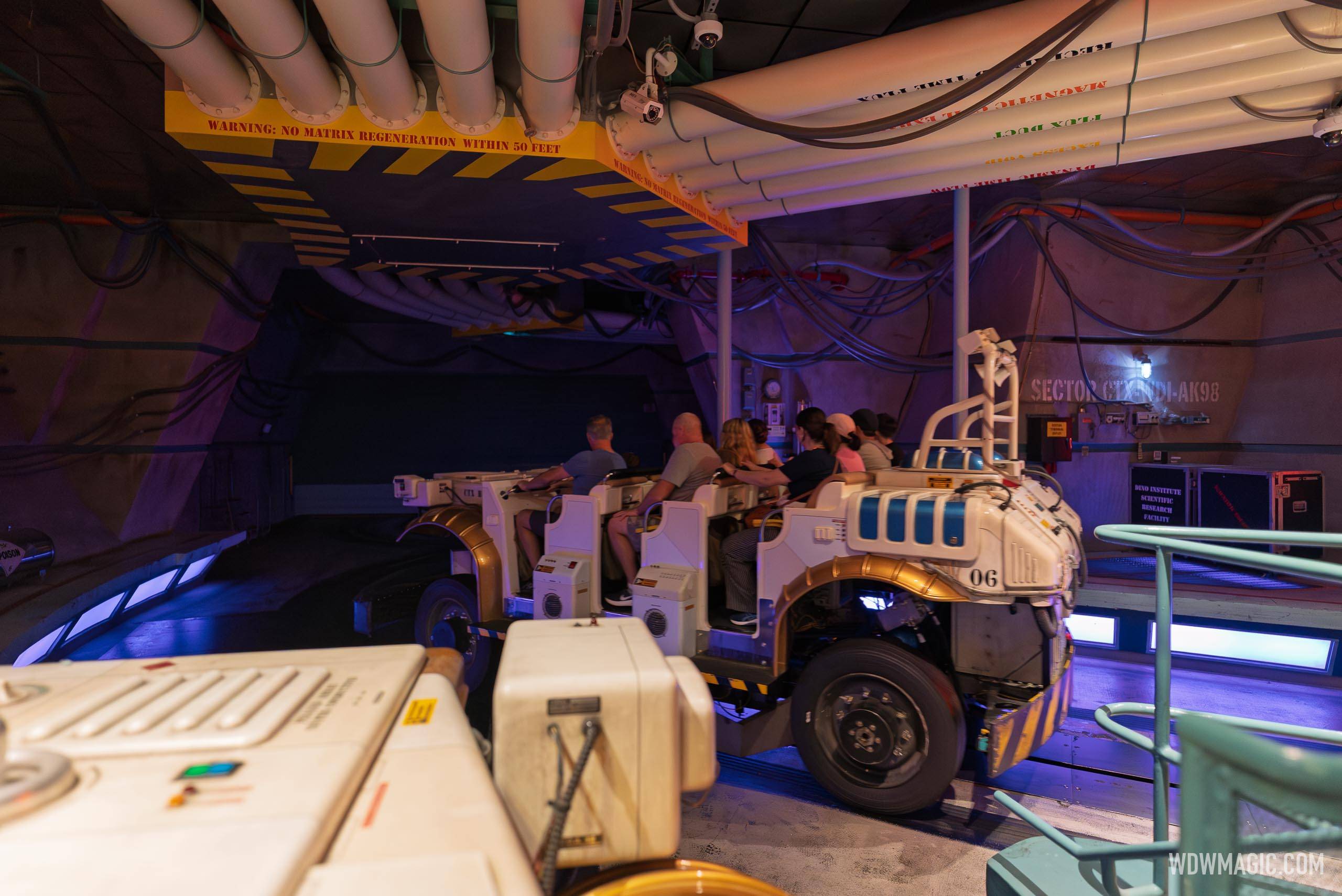 Dinosaur 2026 - Exterior, Queue and Ride