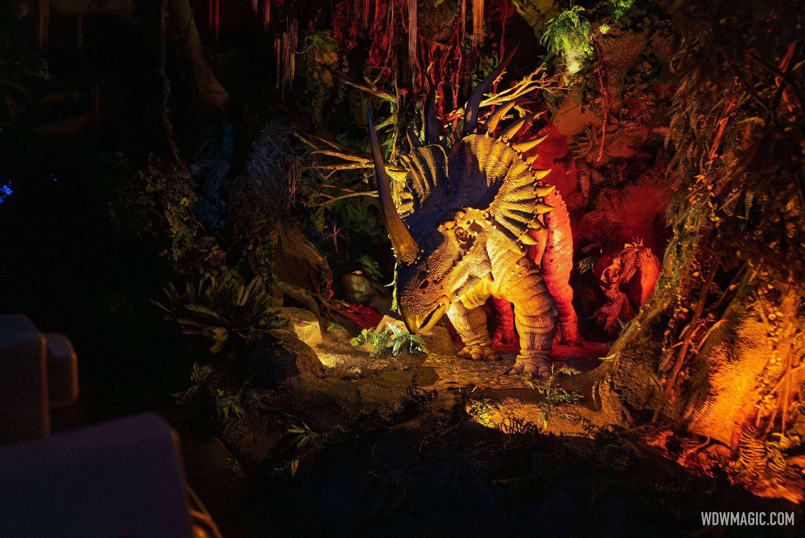 Dinosaur 2026 - Exterior, Queue and Ride