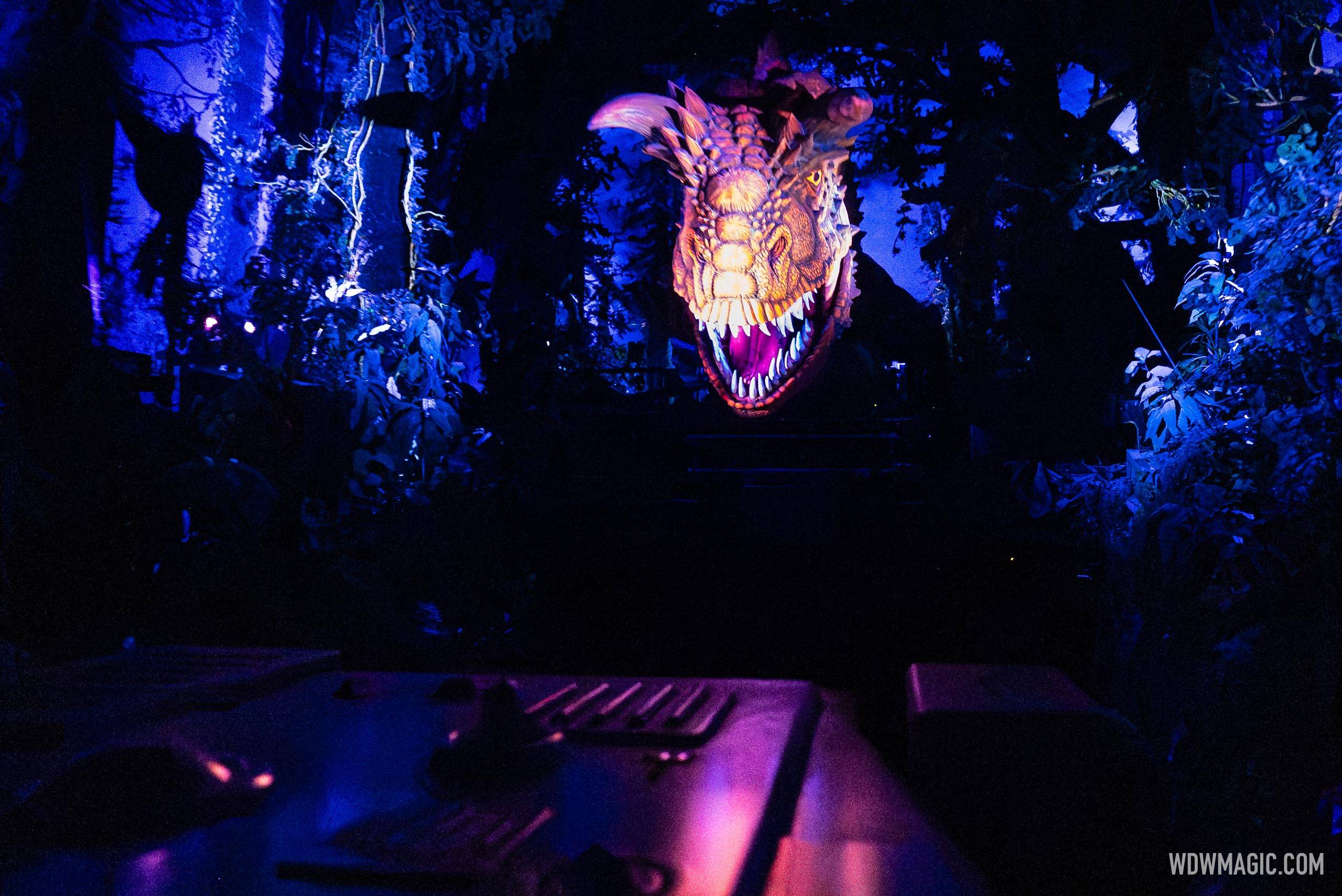 Dinosaur 2026 - Exterior, Queue and Ride