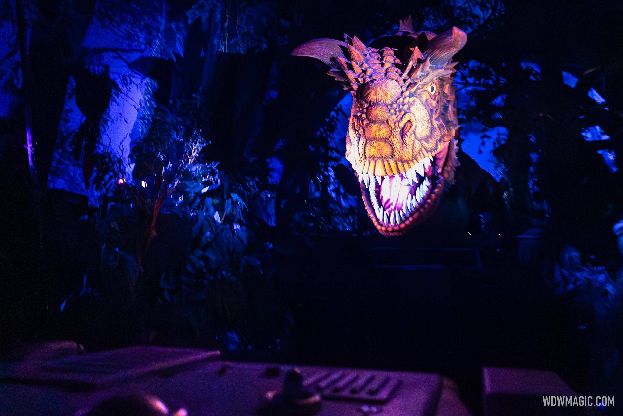 Dinosaur 2026 - Exterior, Queue and Ride