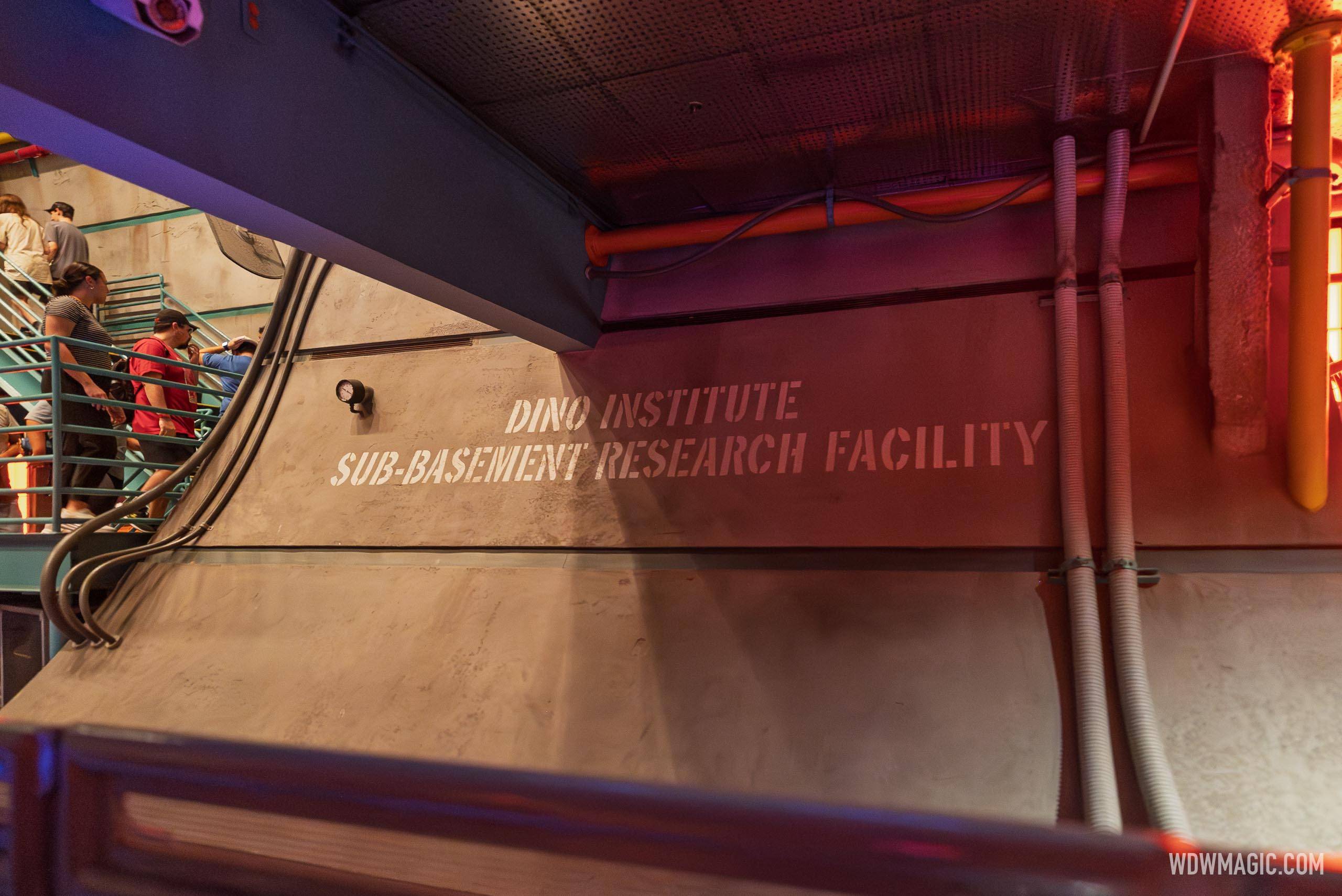 Dinosaur 2026 - Exterior, Queue and Ride