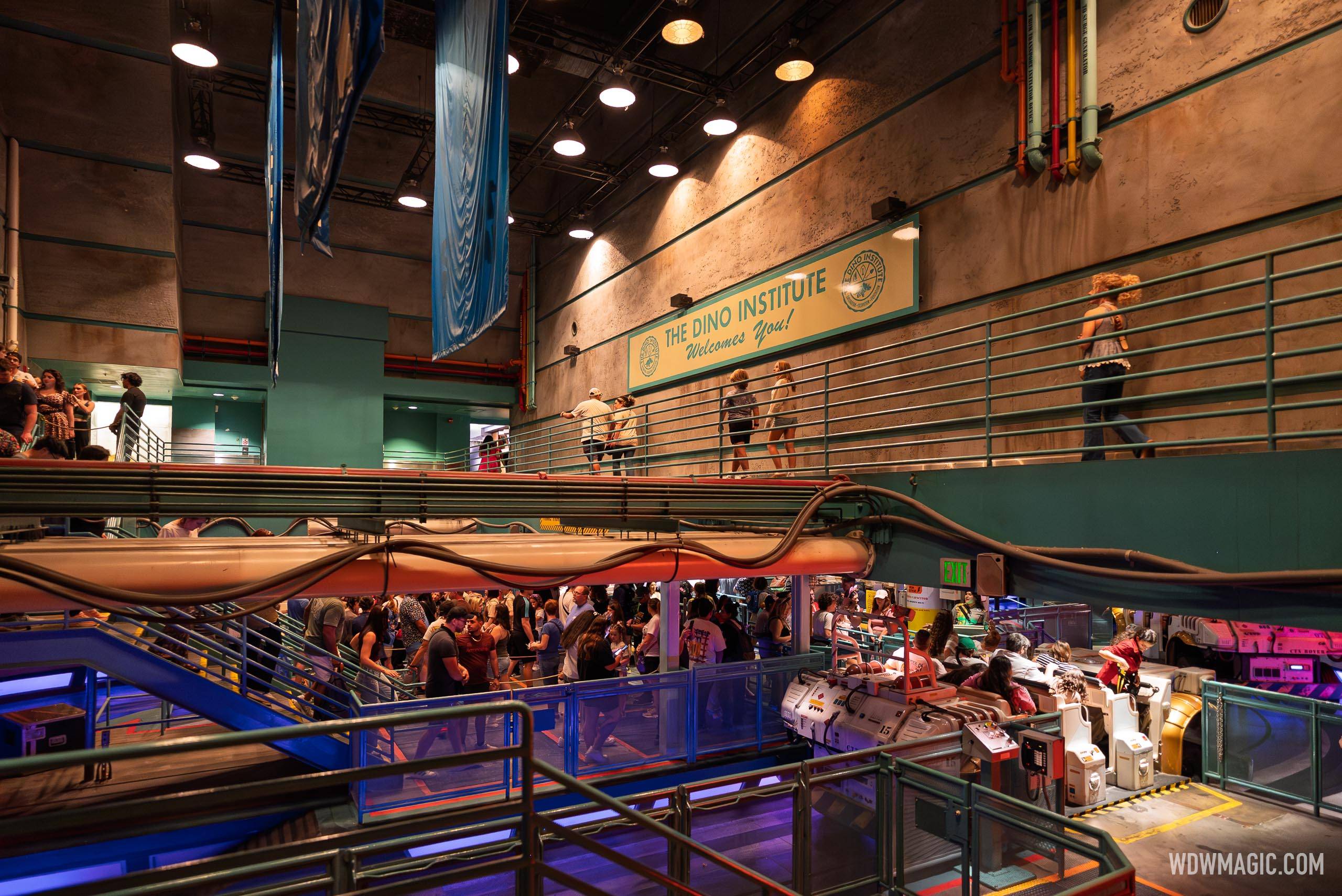 Dinosaur 2026 - Exterior, Queue and Ride