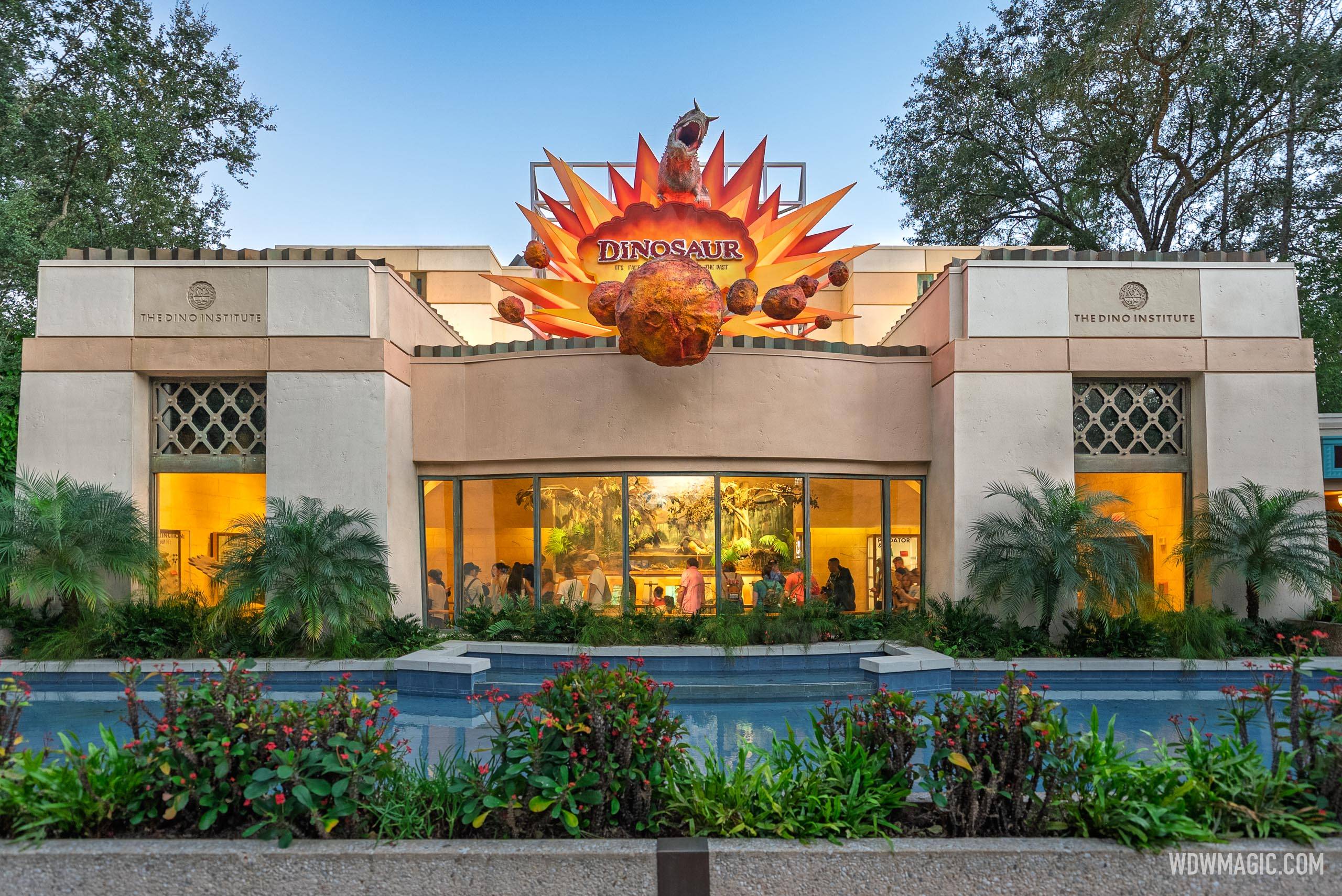 Dinosaur 2026 - Exterior, Queue and Ride