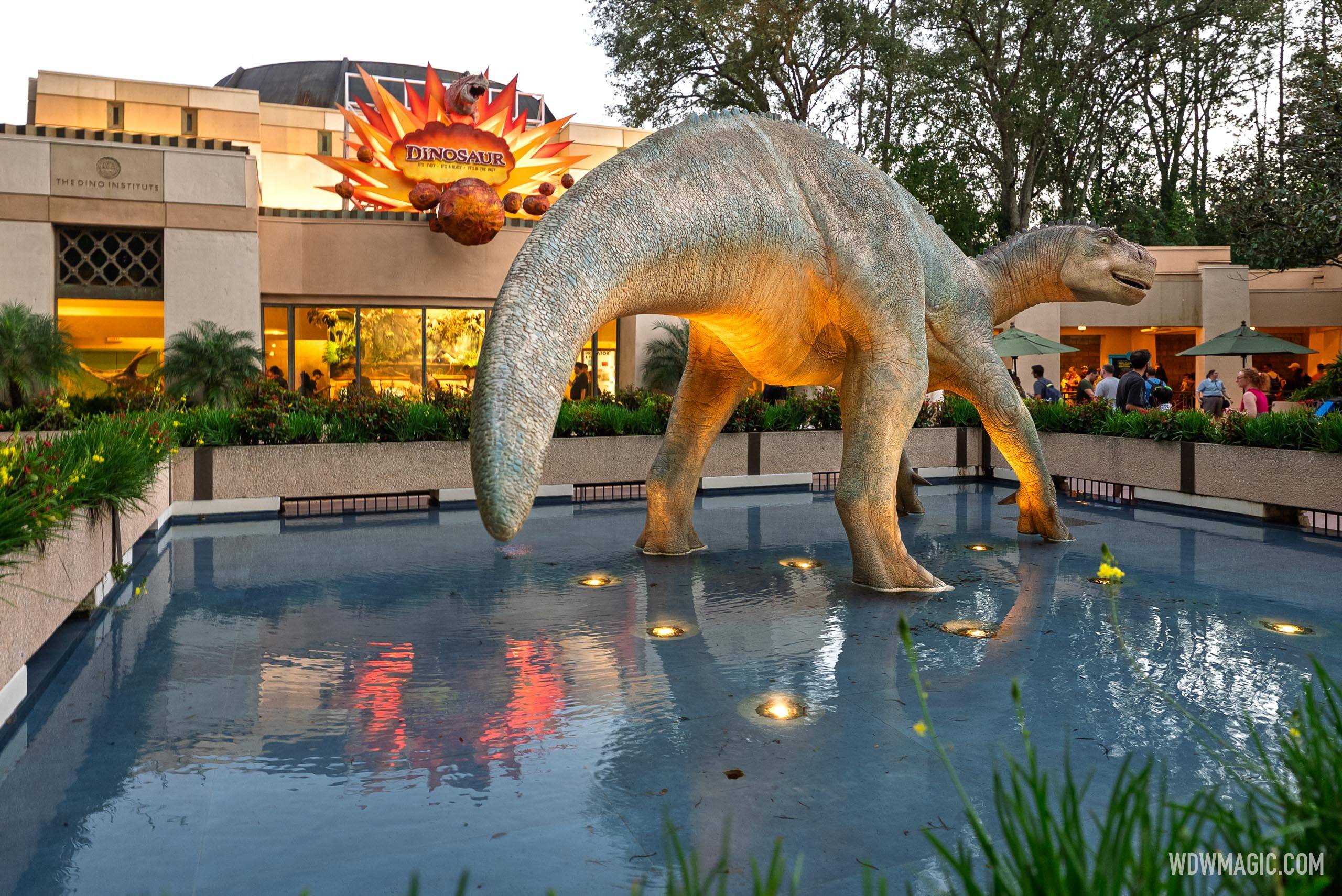 Dinosaur 2026 - Exterior, Queue and Ride