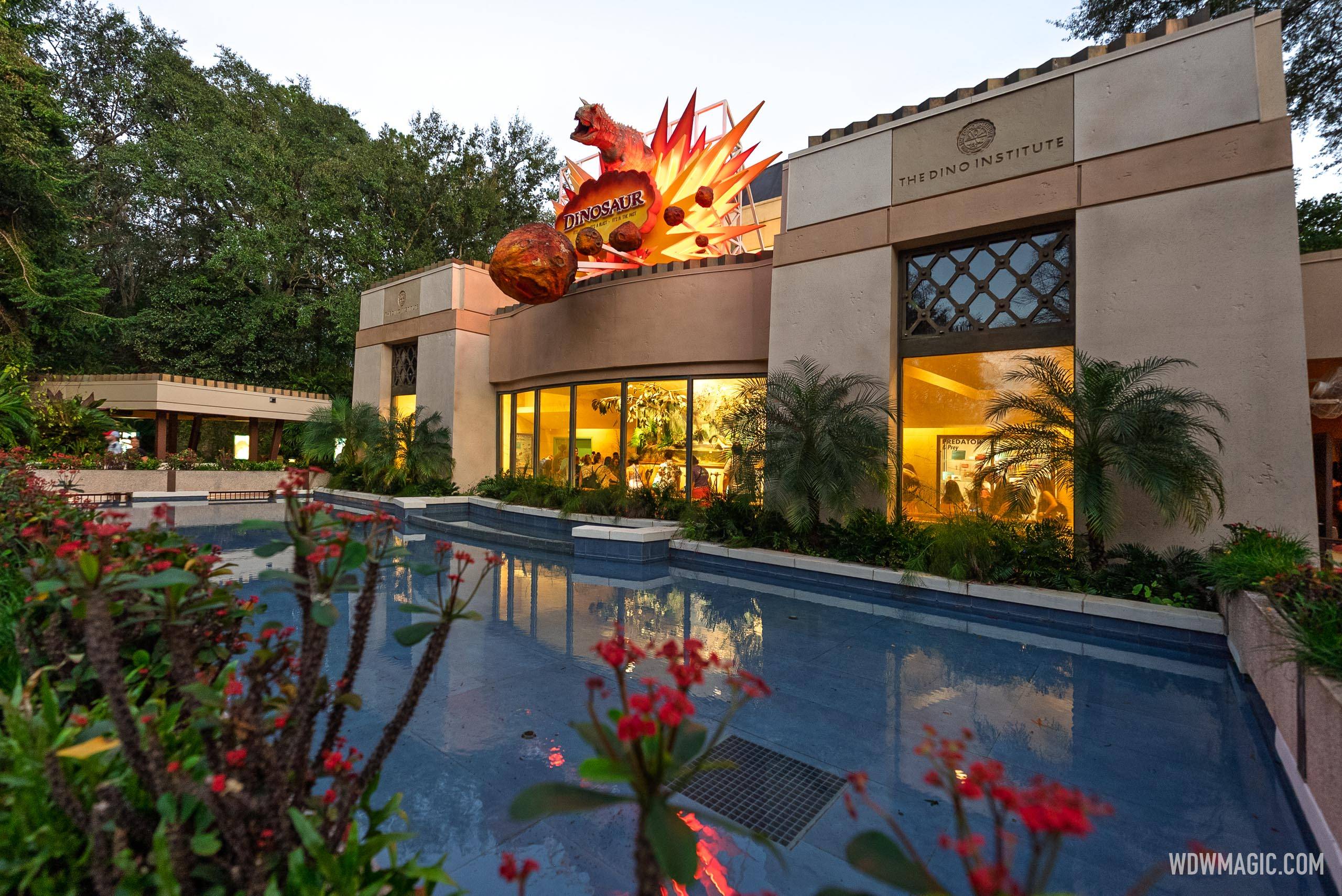 Dinosaur 2026 - Exterior, Queue and Ride