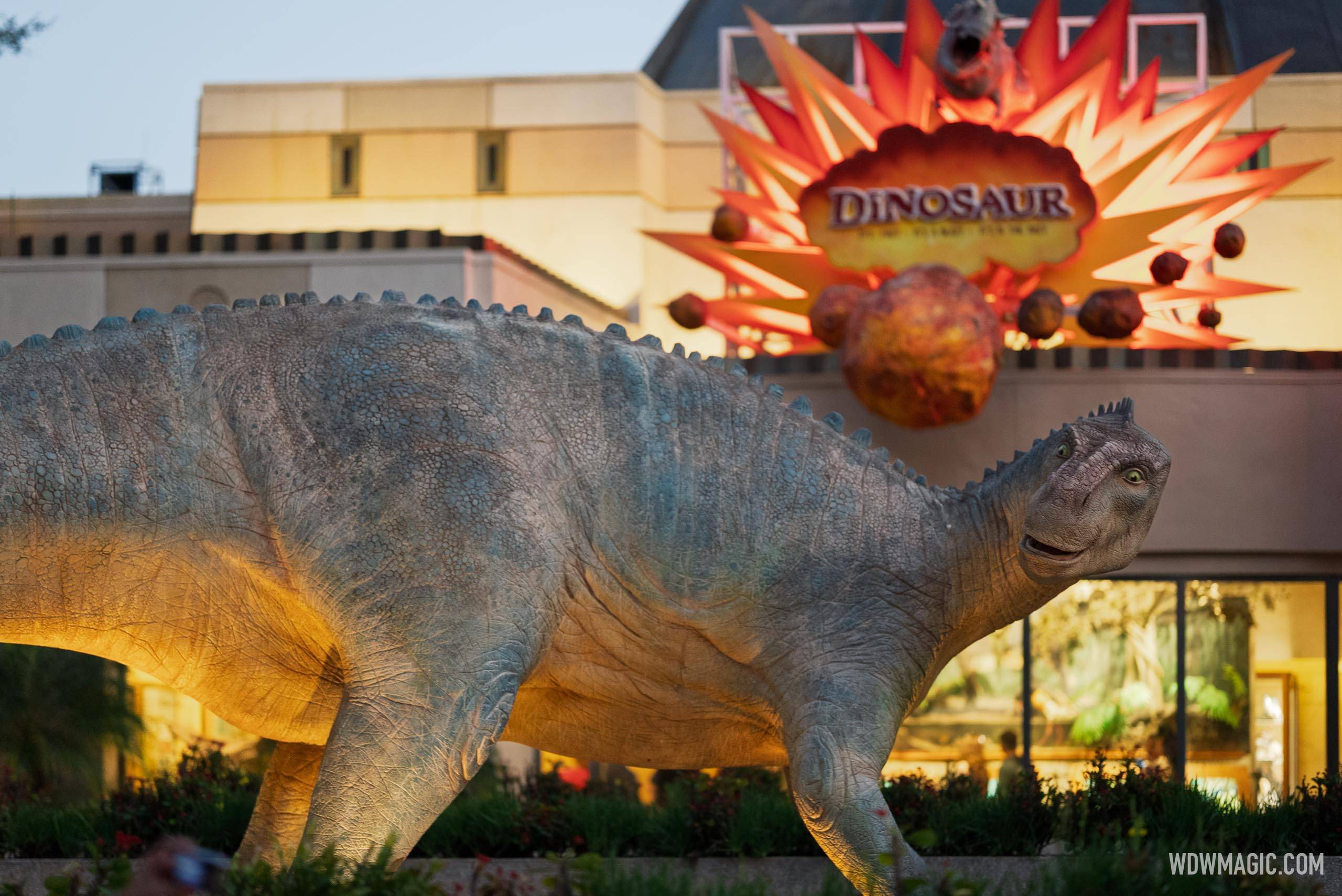 Dinosaur 2026 - Exterior, Queue and Ride