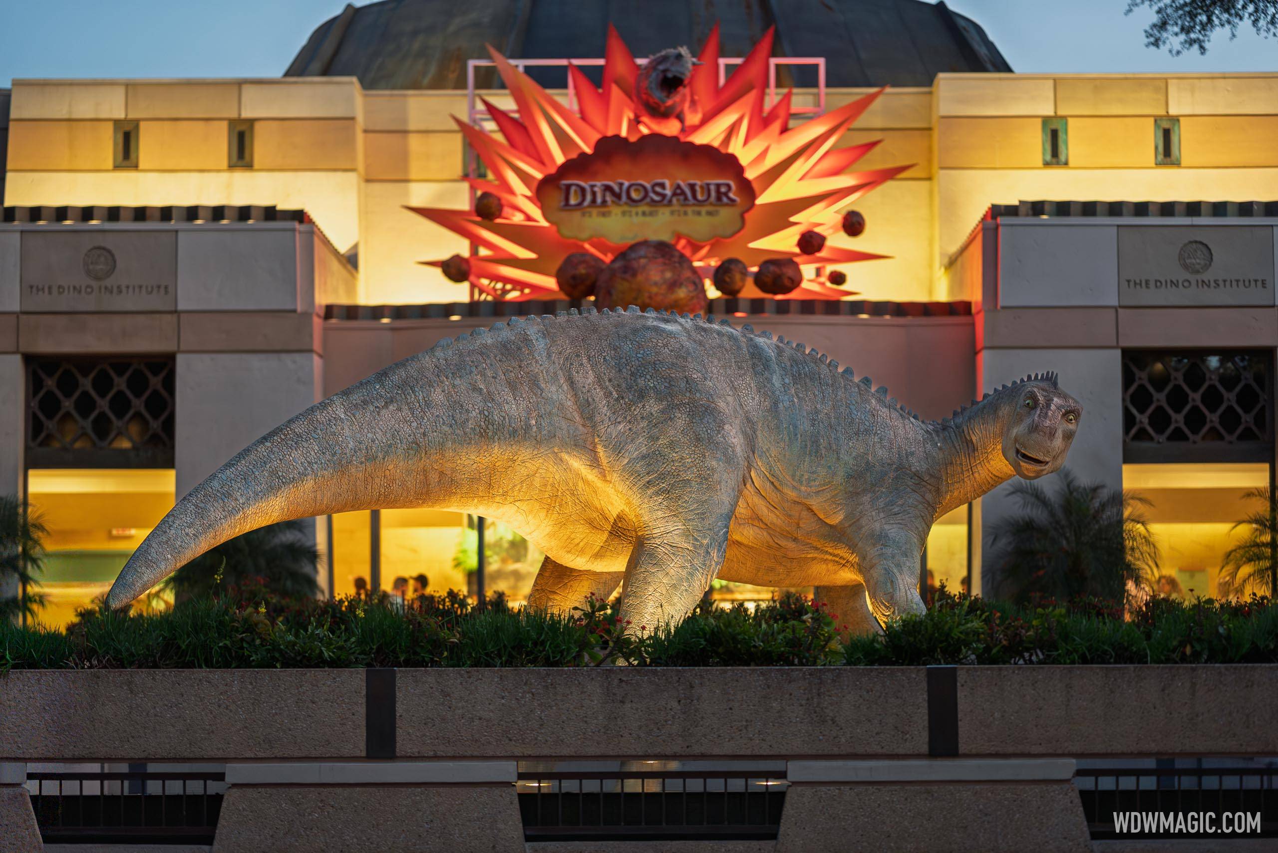 Dinosaur 2026 - Exterior, Queue and Ride