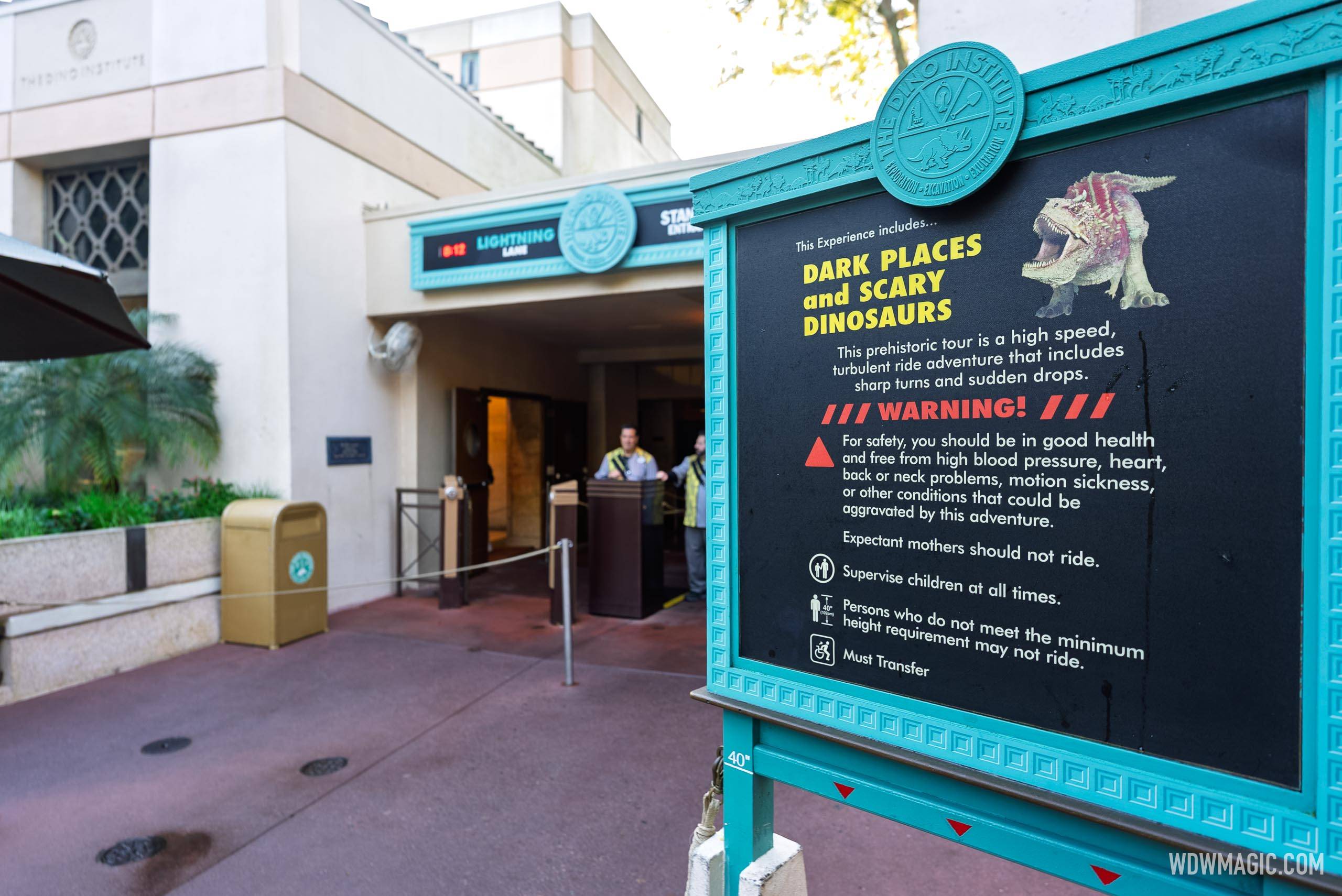 Dinosaur 2026 - Exterior, Queue and Ride