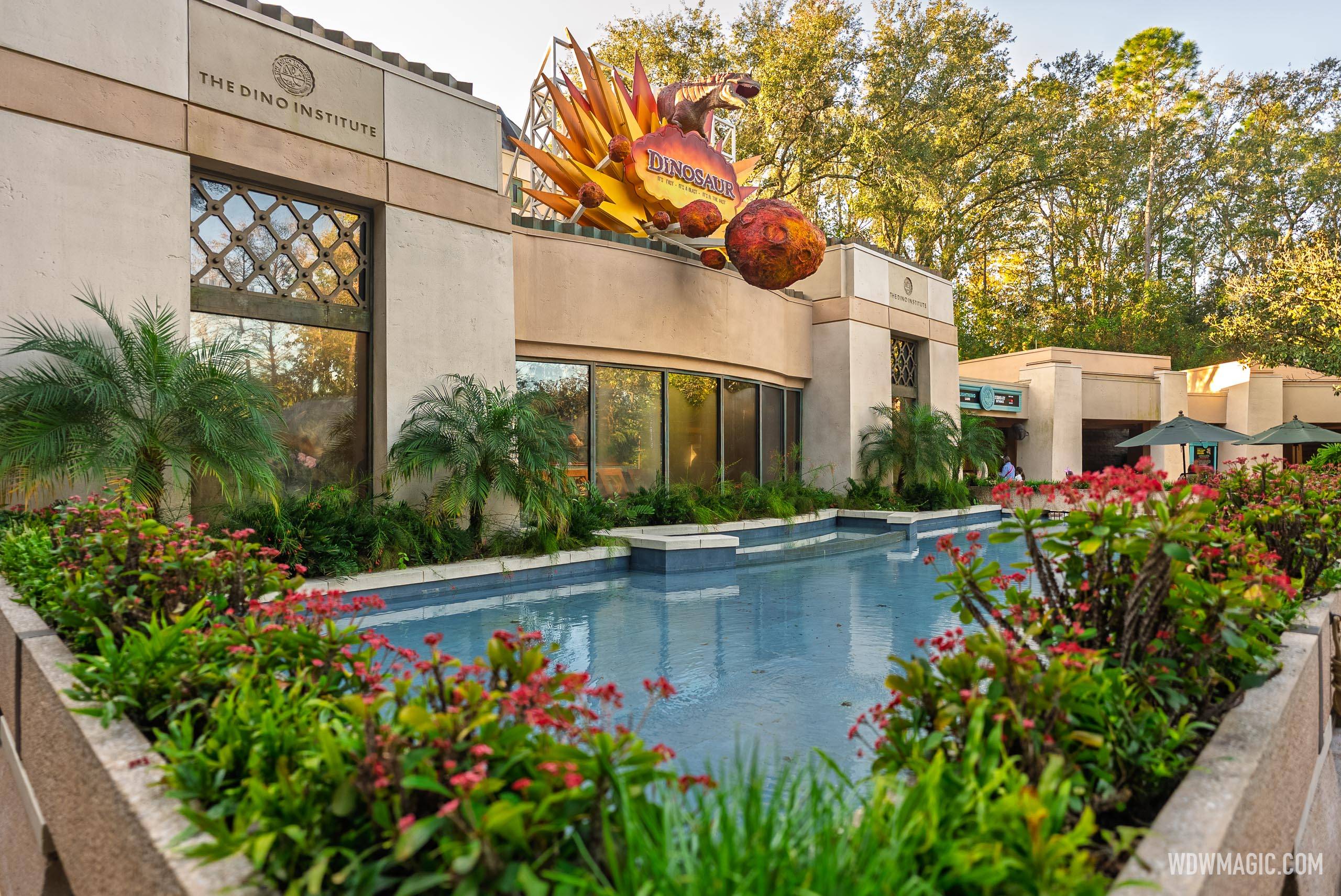 Dinosaur 2026 - Exterior, Queue and Ride