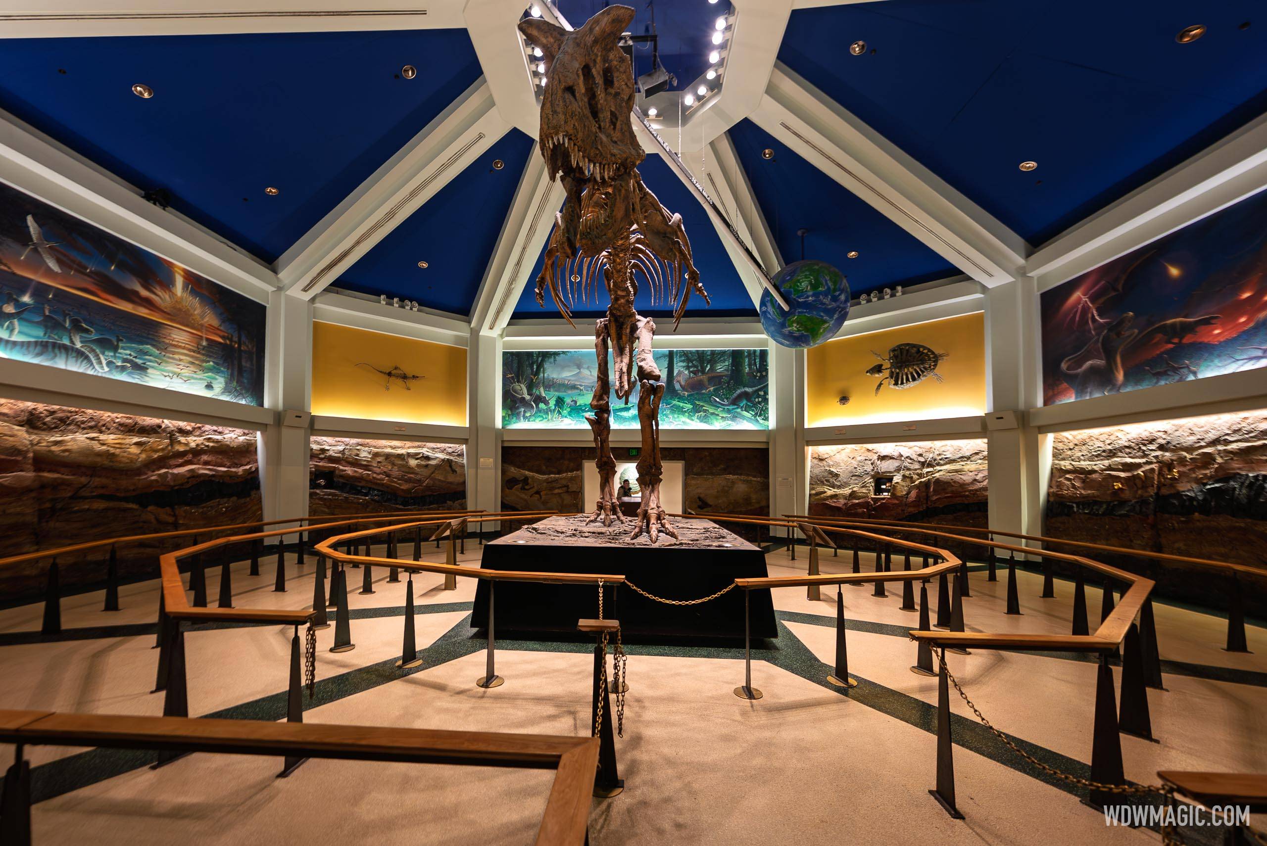 Dinosaur 2026 - Exterior, Queue and Ride