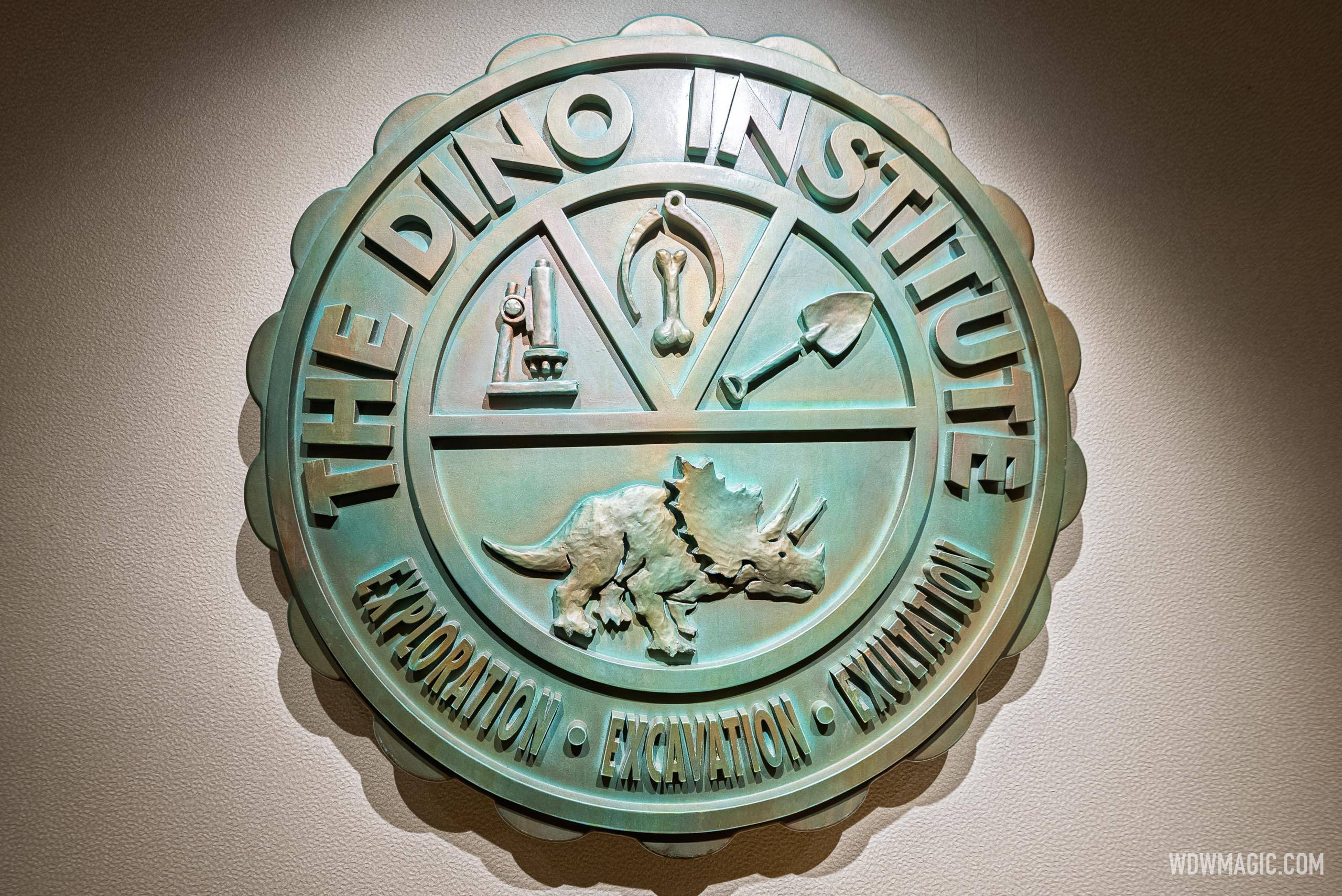 Dinosaur 2026 - Exterior, Queue and Ride