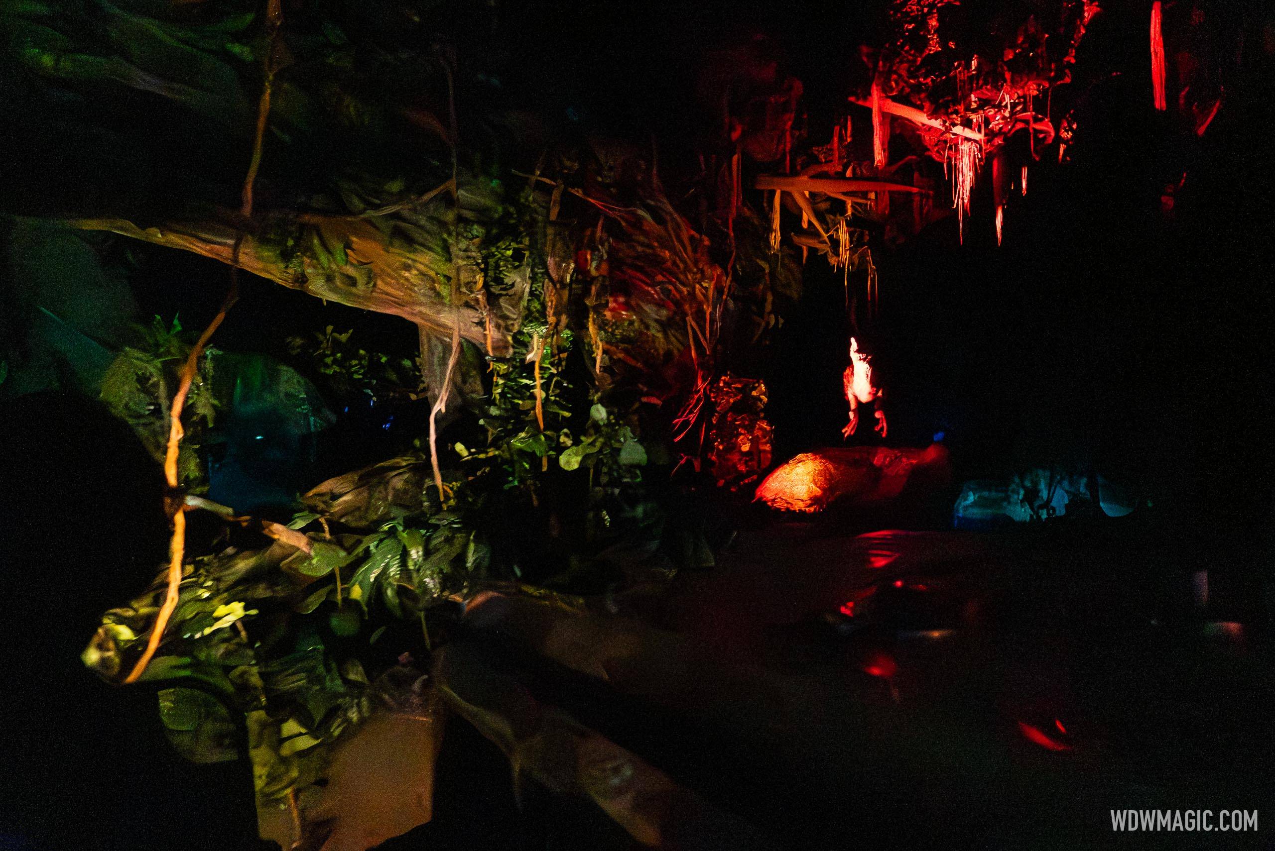 Dinosaur 2026 - Exterior, Queue and Ride