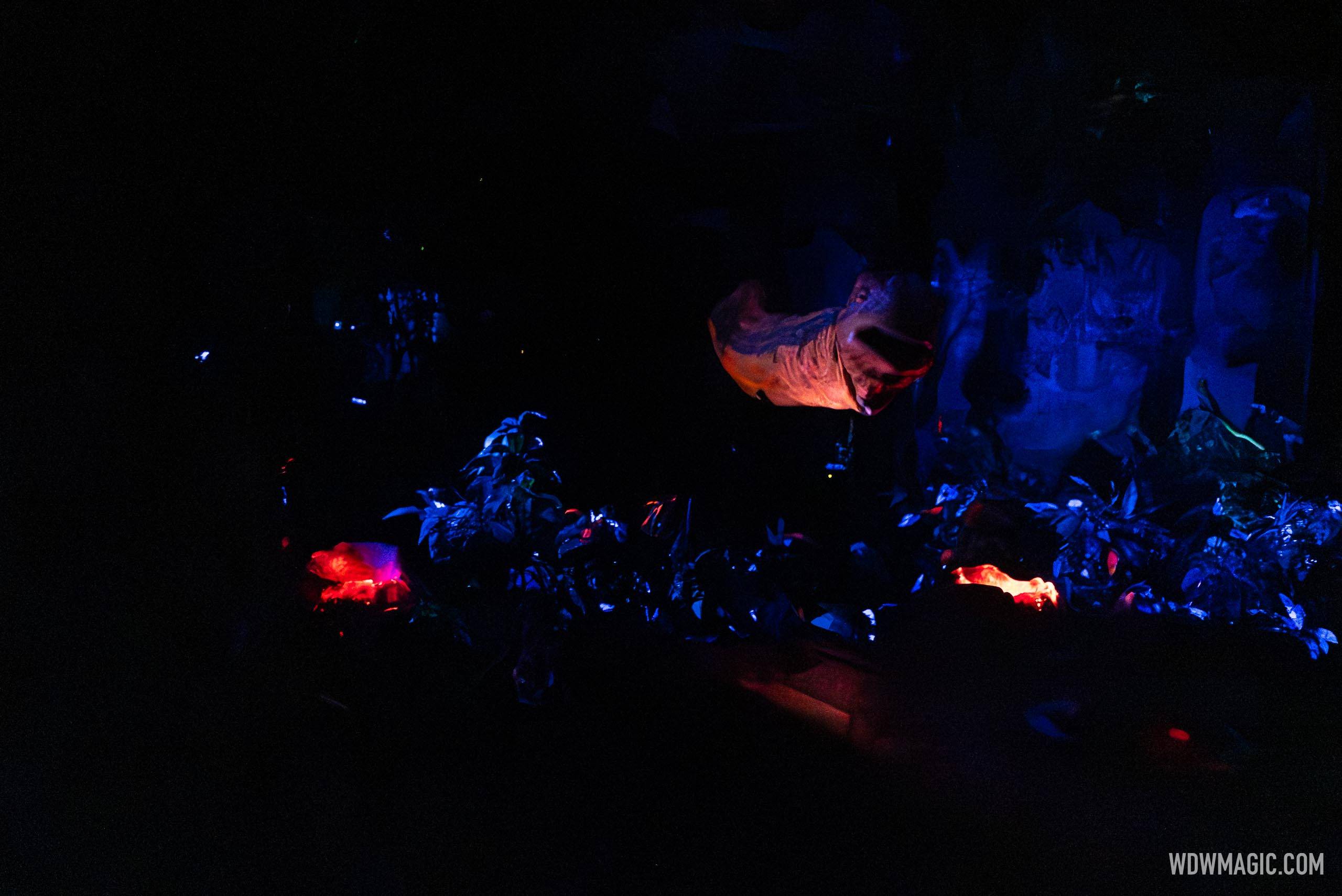 Dinosaur 2026 - Exterior, Queue and Ride