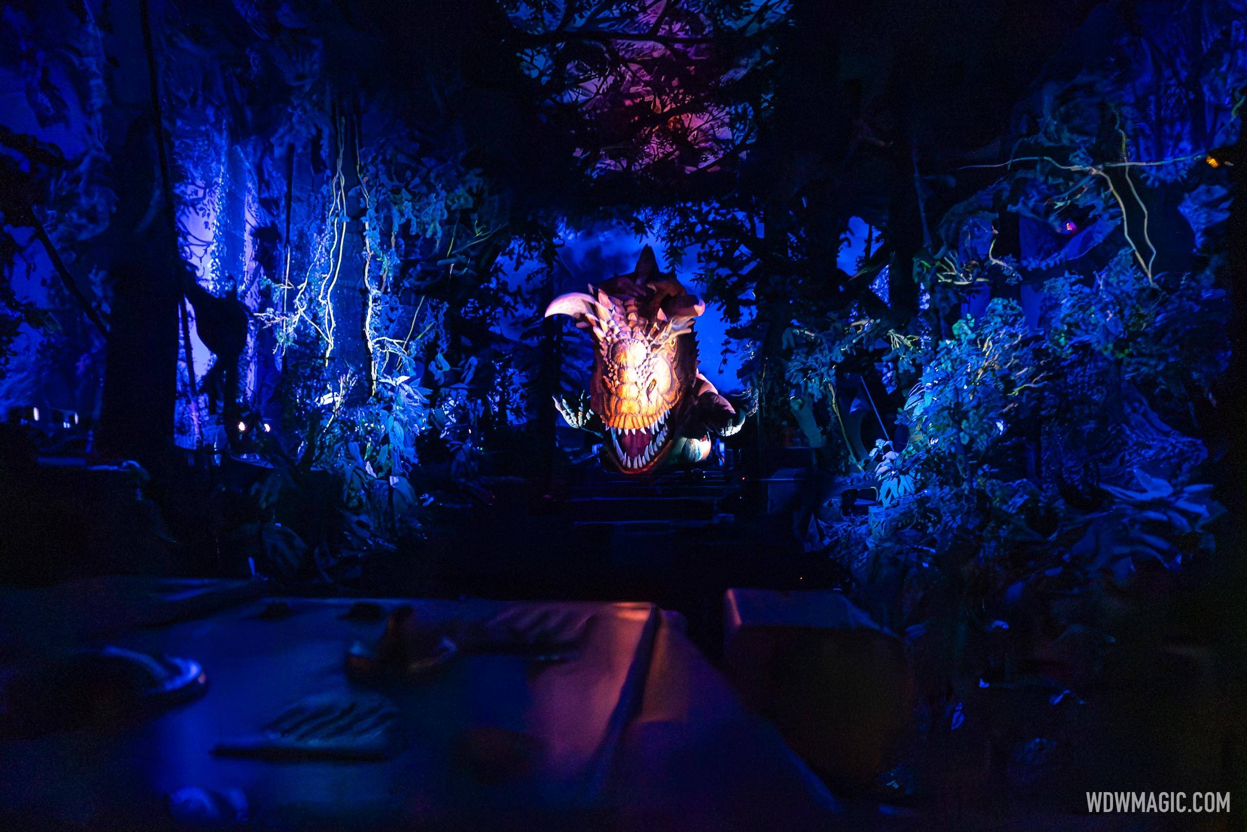 Dinosaur 2026 - Exterior, Queue and Ride