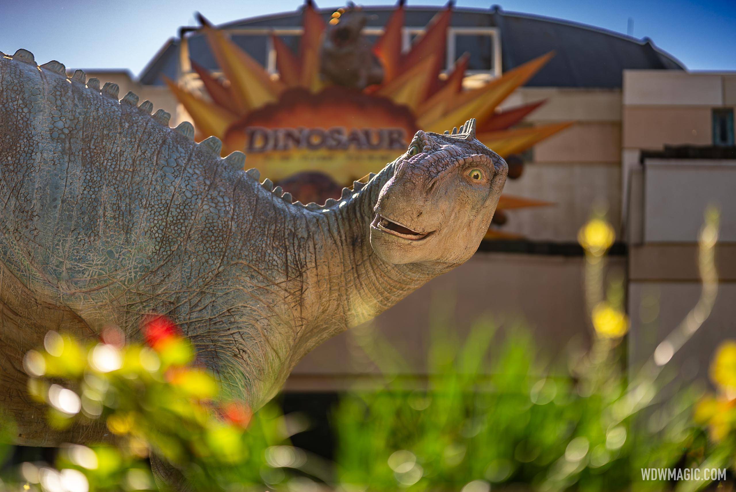 Dinosaur 2026 - Exterior, Queue and Ride