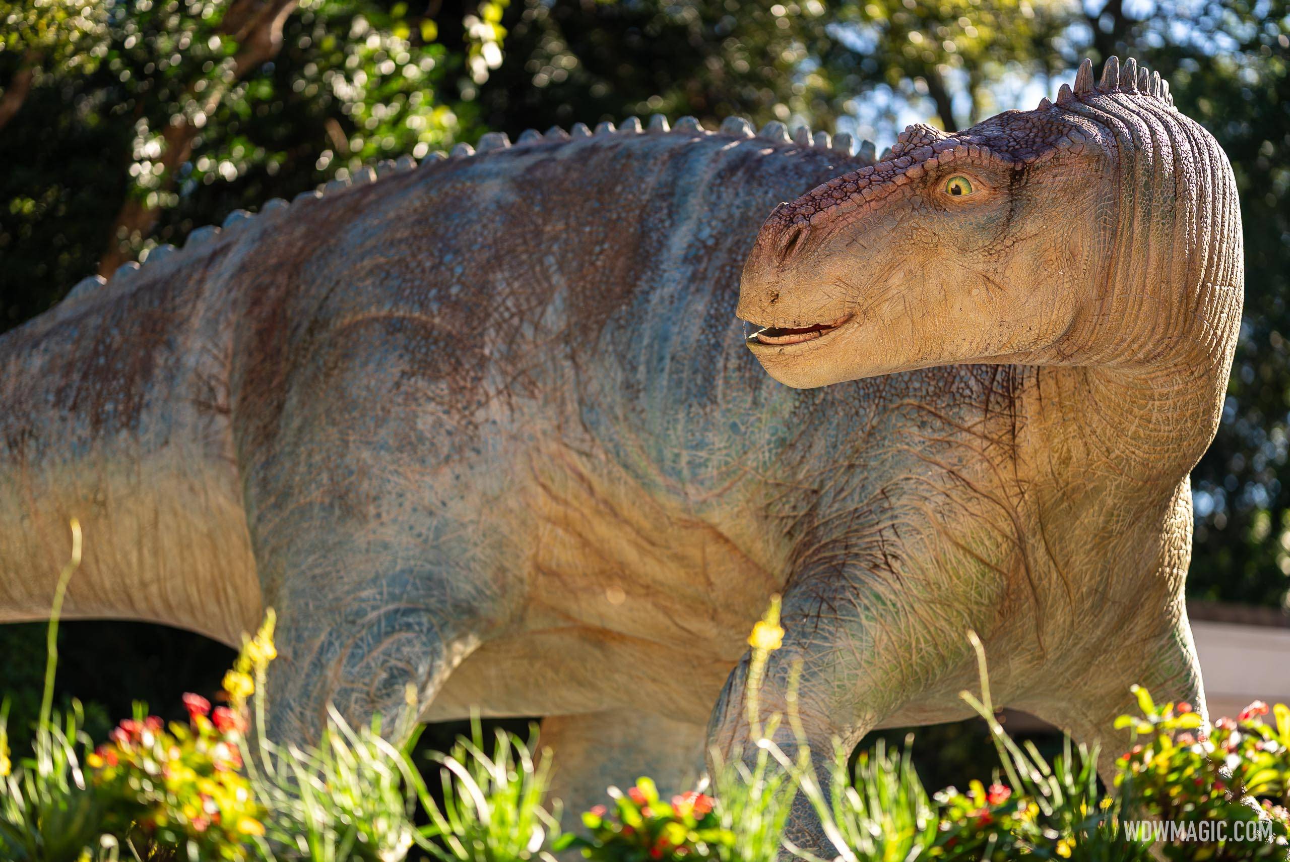 Dinosaur 2026 - Exterior, Queue and Ride