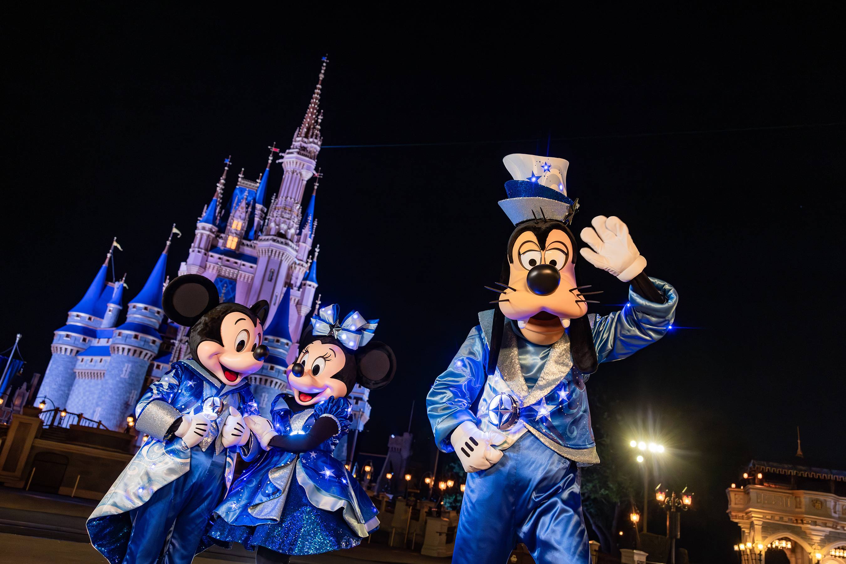 Behind the Scenes of Disney Starlight Parade: Music, Floats, and Rehearsals